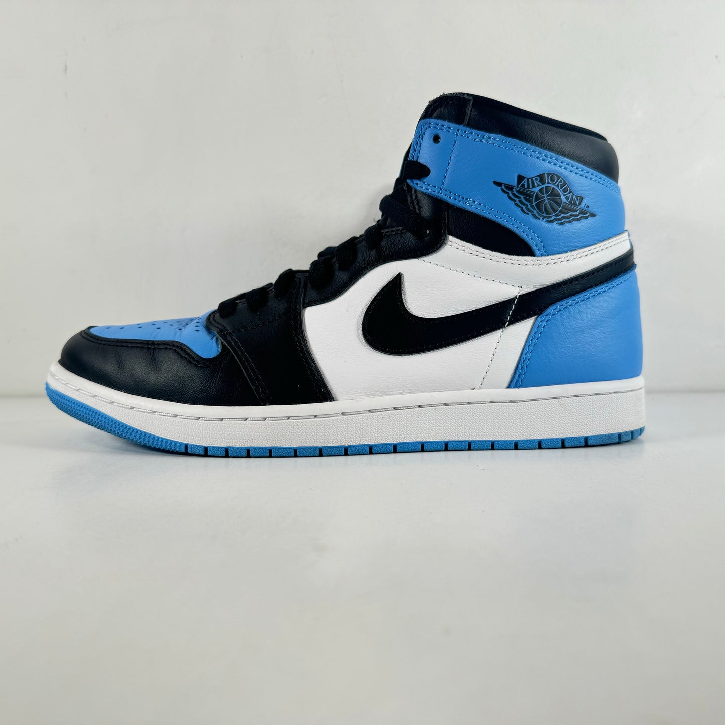 DZ5485 400 Jordan 1 Retro High OG UNC Toe [USED] - 11 M (Used)
