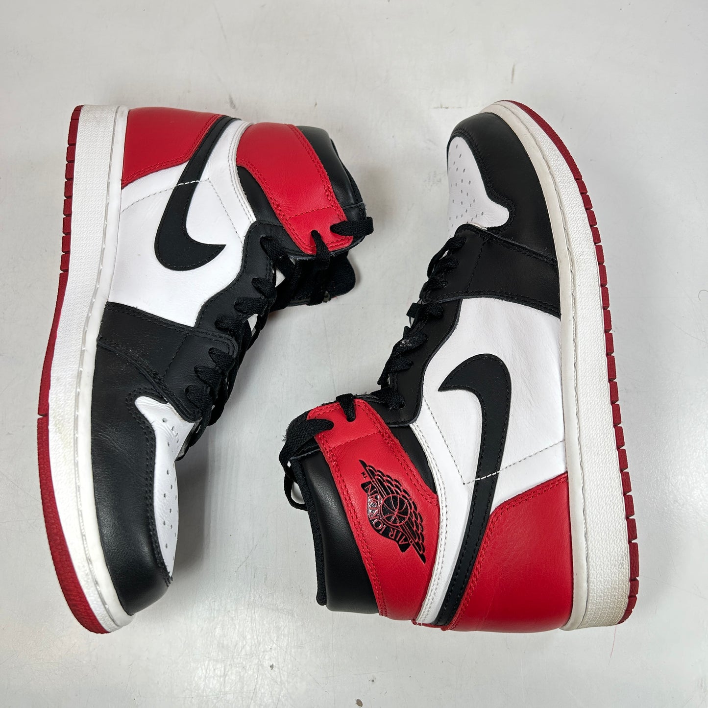 555088 125 Jordan 1 Retro Black Toe (2016) [USED] - 9.5 M (Used)