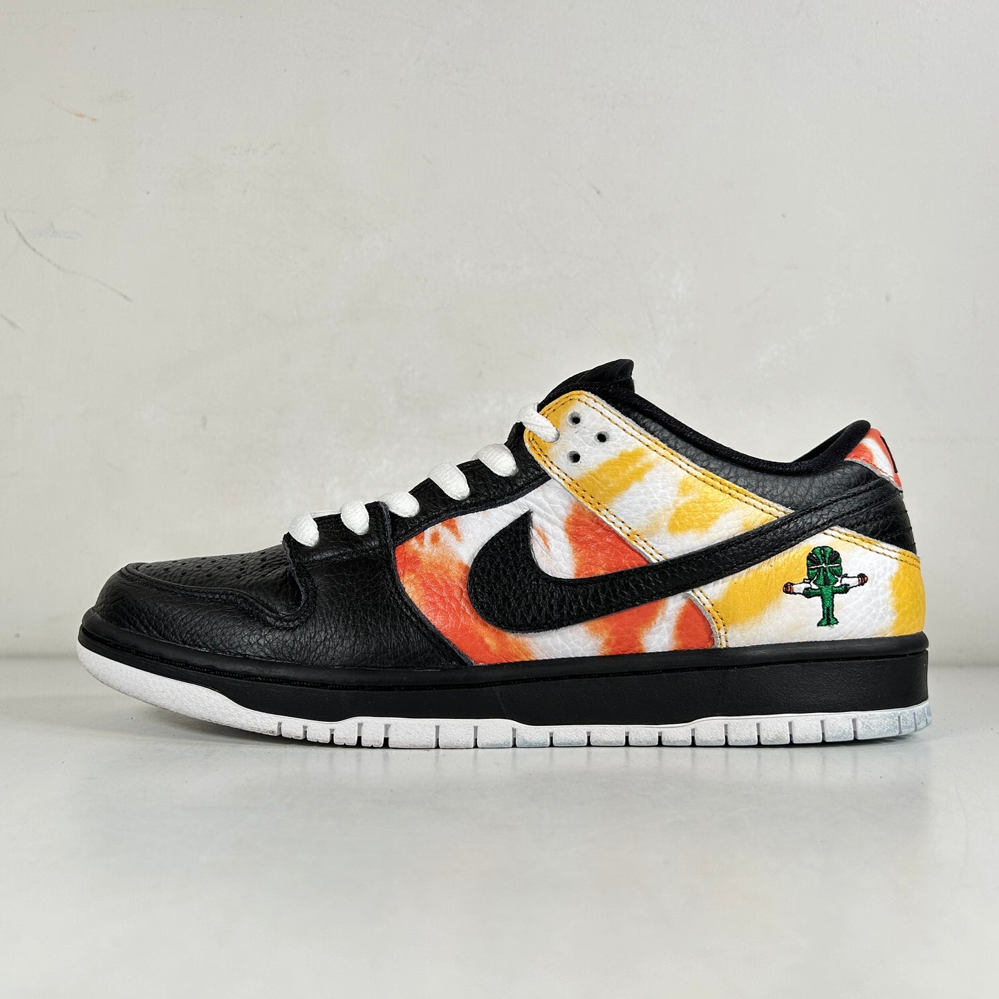 BQ6832 001 Nike SB Dunk Low Raygun Tie-Dye Black [USED] - 9 M (Used)