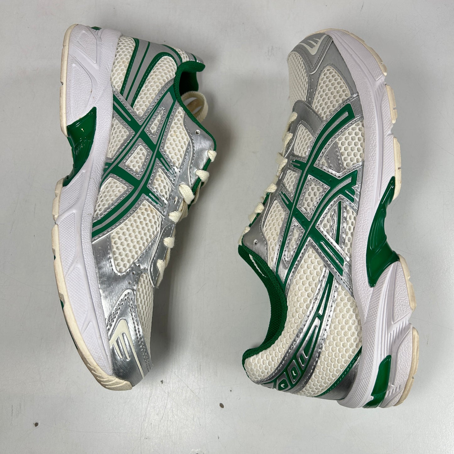 1201A974 100 ASICS Gel-1130 Cream Kale [USED] - 8 M (Used)