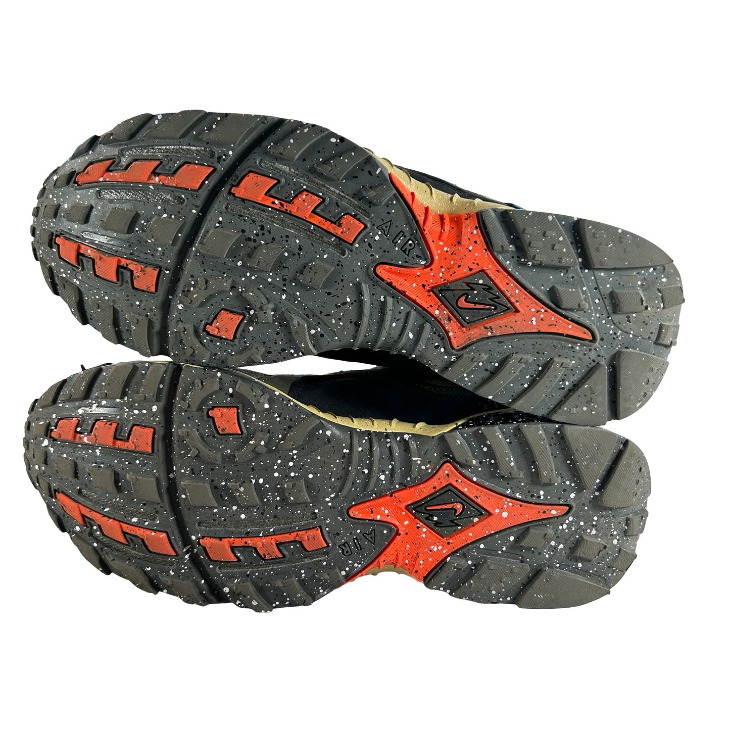 FN7546 300 Undefeated x Air Terra Humara 'Cargo Khaki' [USED] - 7.5 M (Used2)