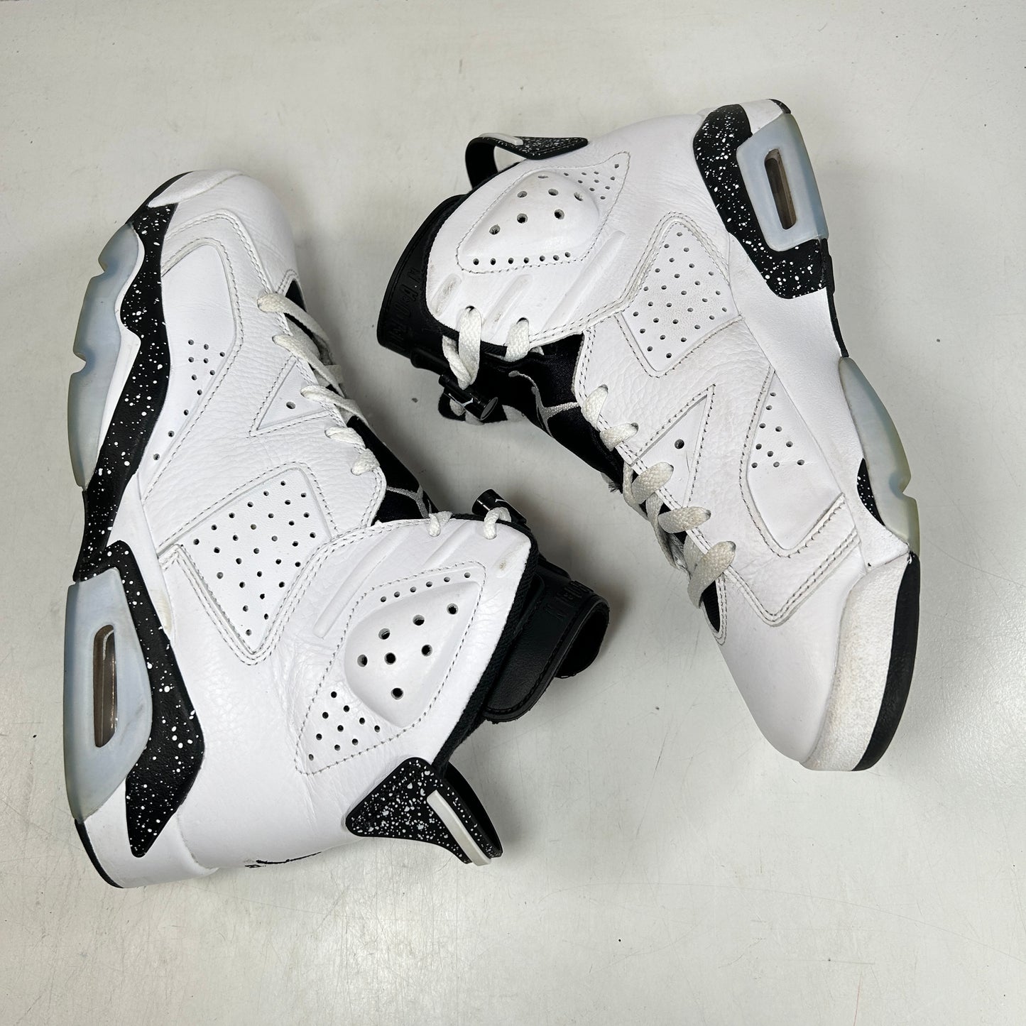 CT8529 112 Jordan 6 Retro Reverse Oreo [USED] - 9 M (Used)