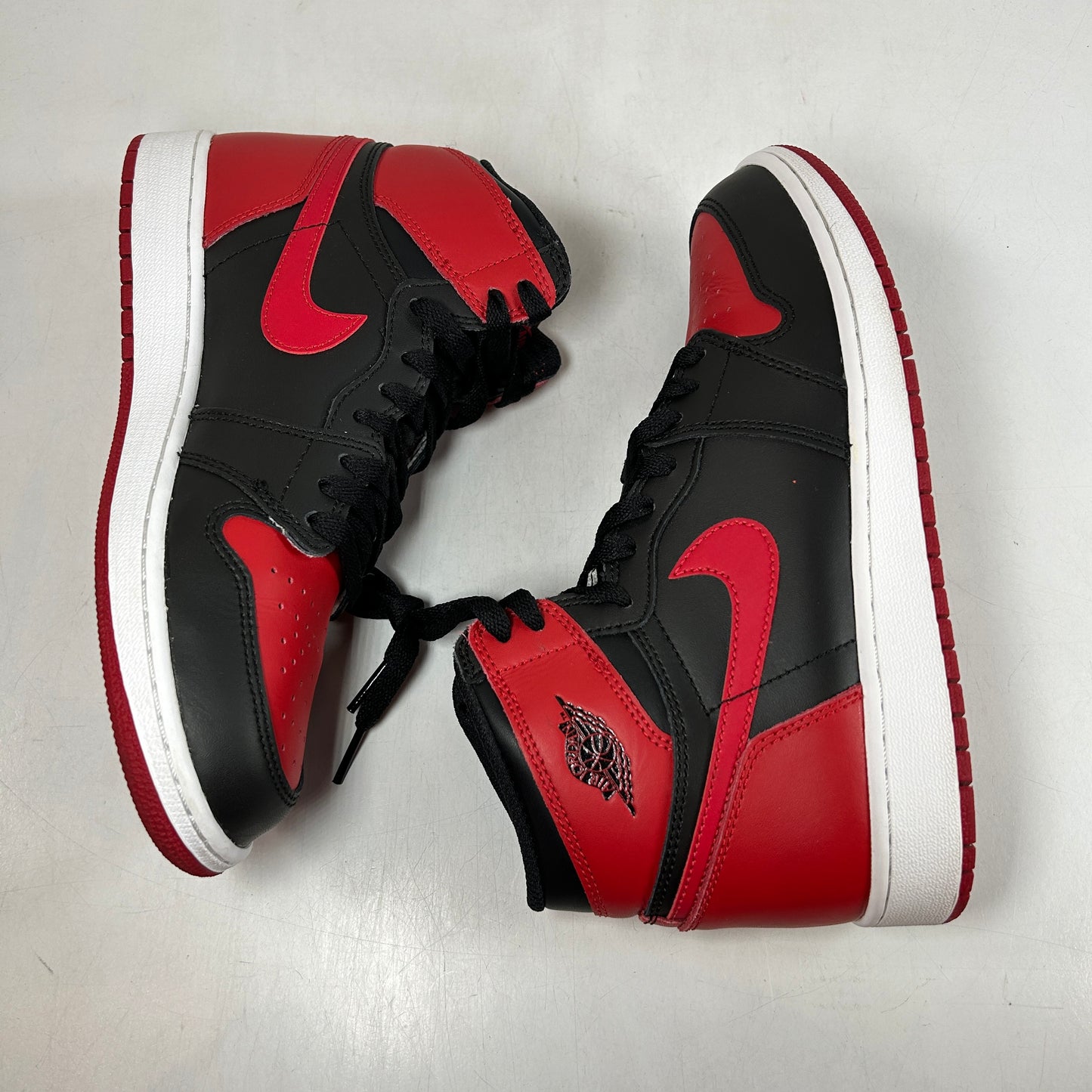 575441 001 Jordan 1 Retro Bred Banned (2016) (GS) [USED] - 7 Y (Used)