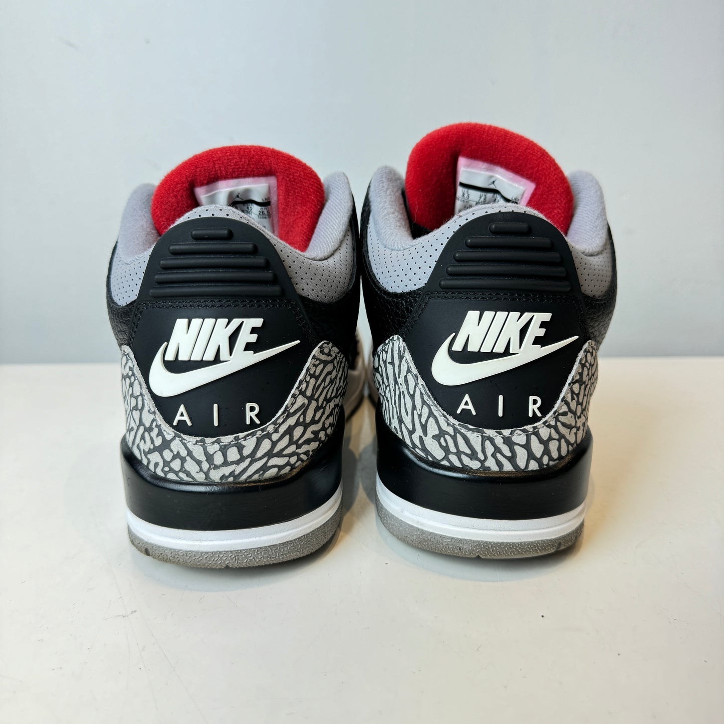 854262 001 Jordan 3 Black Cement 2018 [USED] - 8.5 M (Used2)