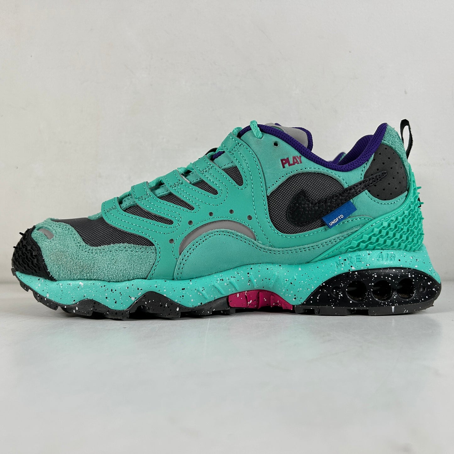 FN7546 301 Nike Air Terra Humara Undefeated Light Menta [USED] - 9.5 M (Used)