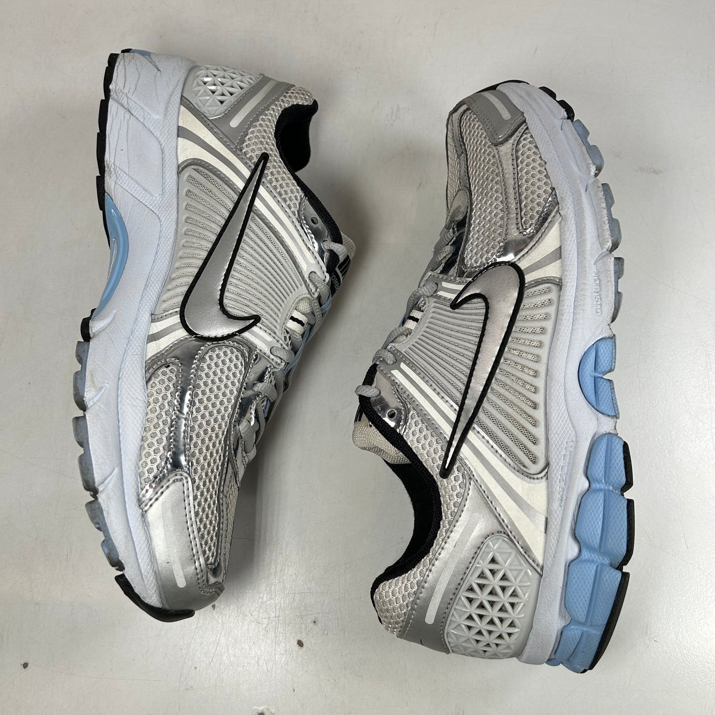 HF1877 100 Nike Zoom Vomero 5 Metallic Silver Blue Tint (W) [USED] - 11 W (Used)