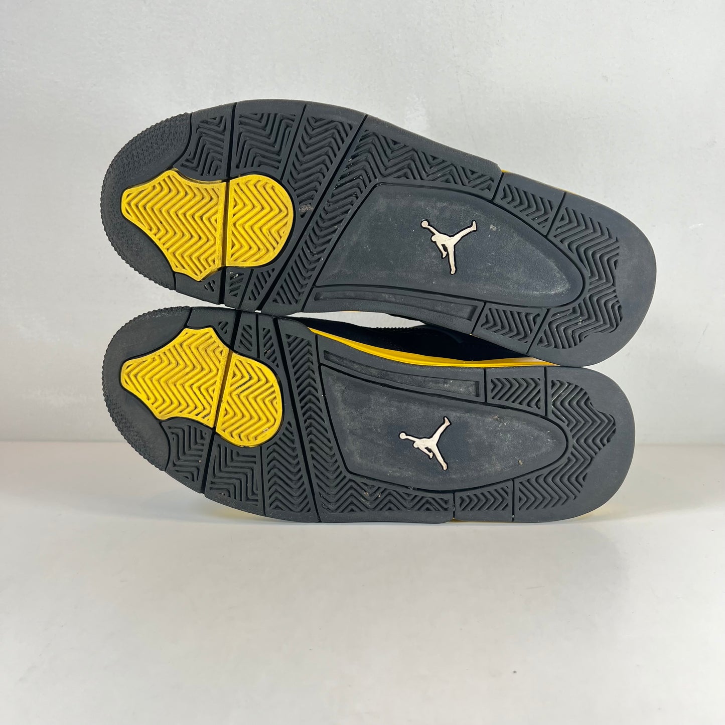 DH6927 017 Jordan 4 Retro Thunder [USED] - 9 M (Used)