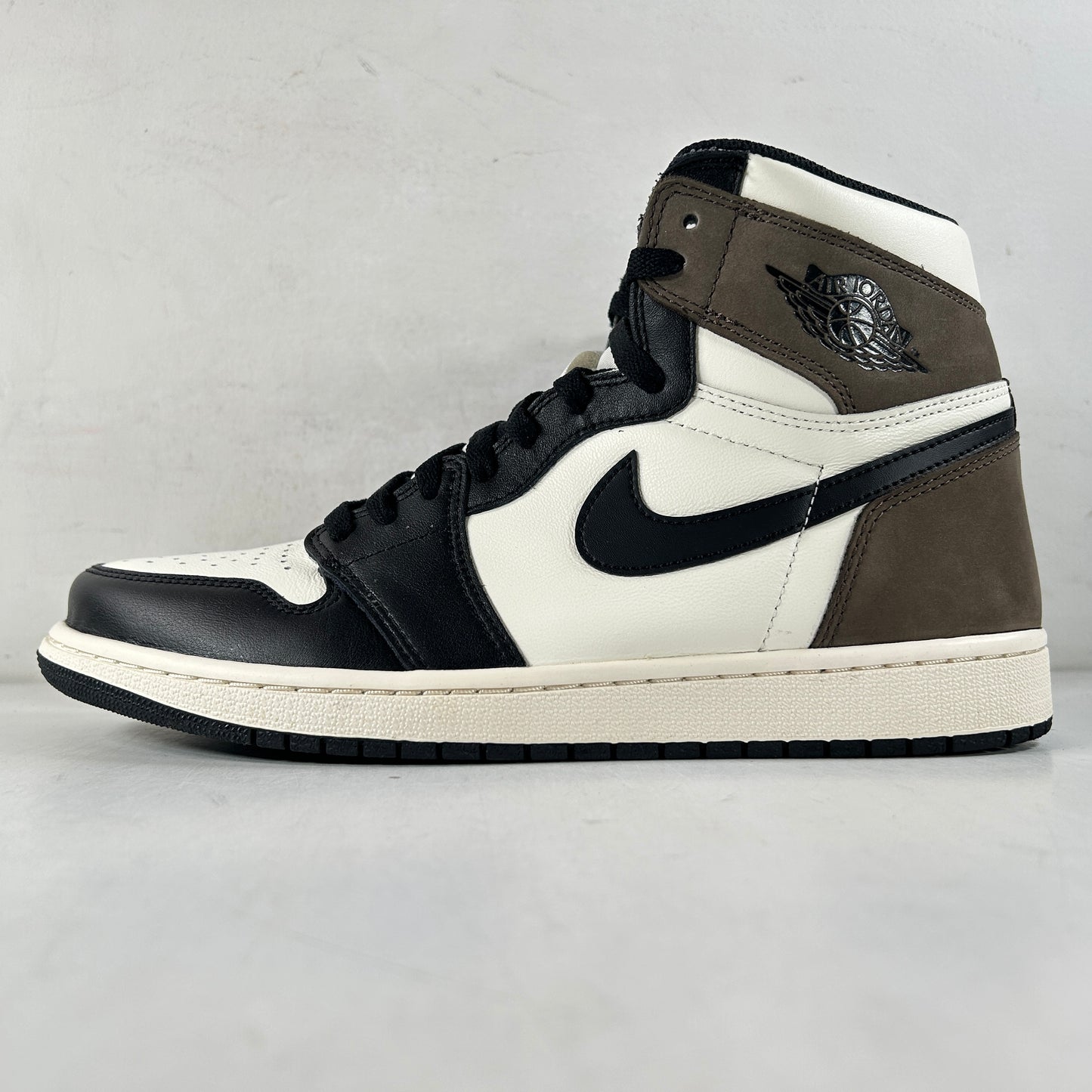 555088 105 Jordan 1 Retro High Dark Mocha [USED] - 11 M (Used3)