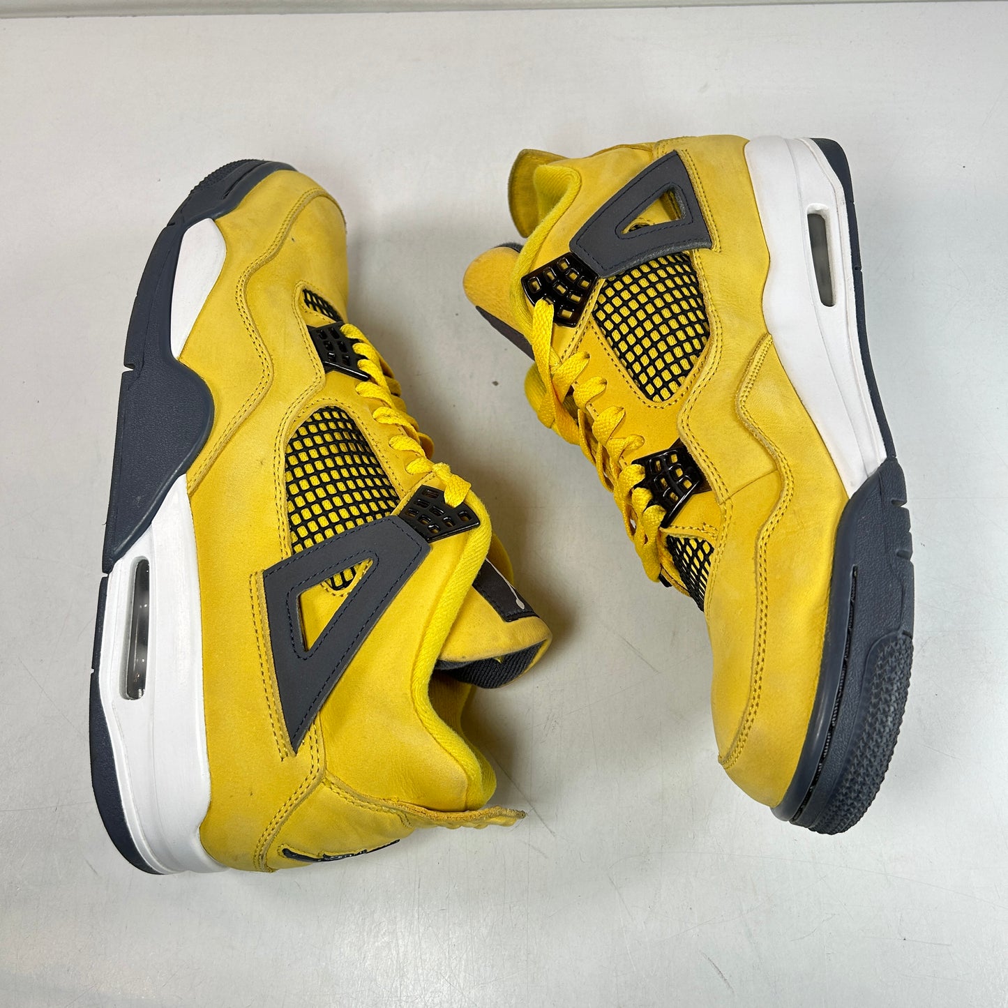 CT8527 700 Jordan 4 Retro Lightning [USED] - 11 M (Used4)