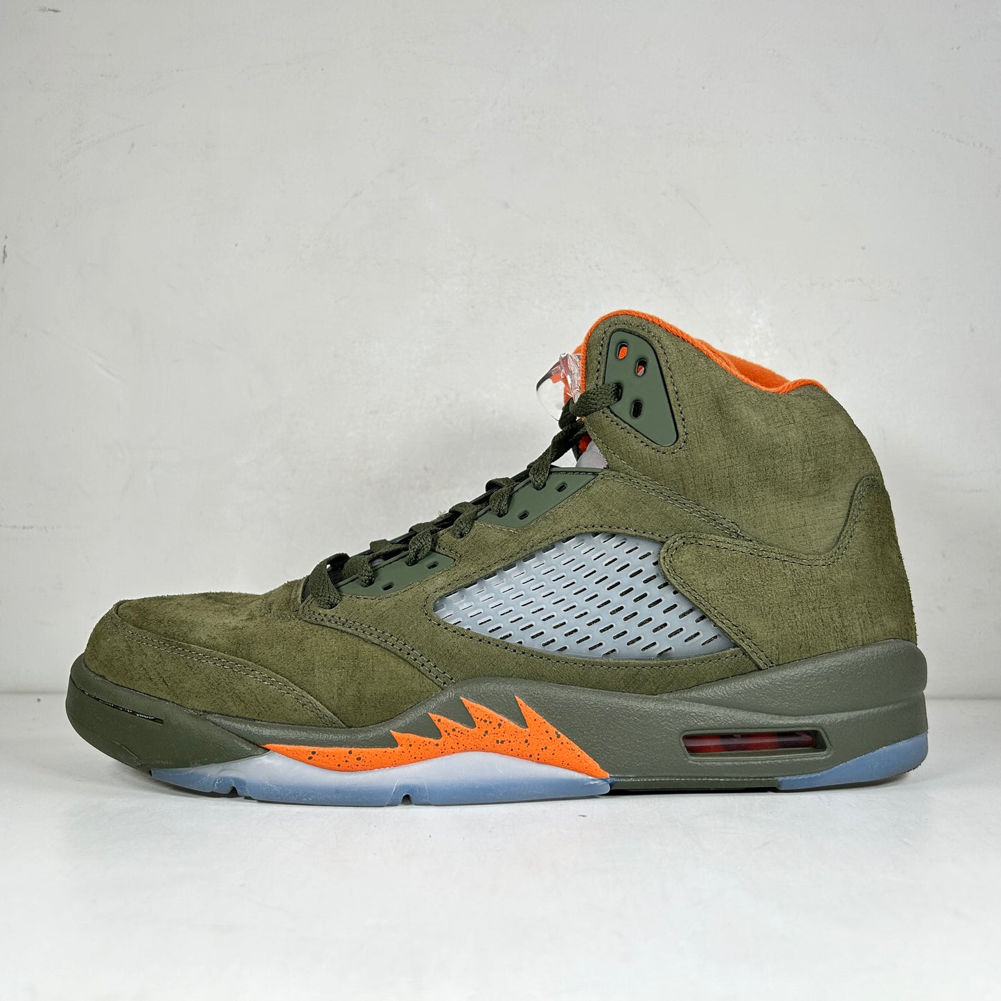 DD0587 308 Jordan 5 Retro Olive (2024) [USED] - 12 M (Used2)