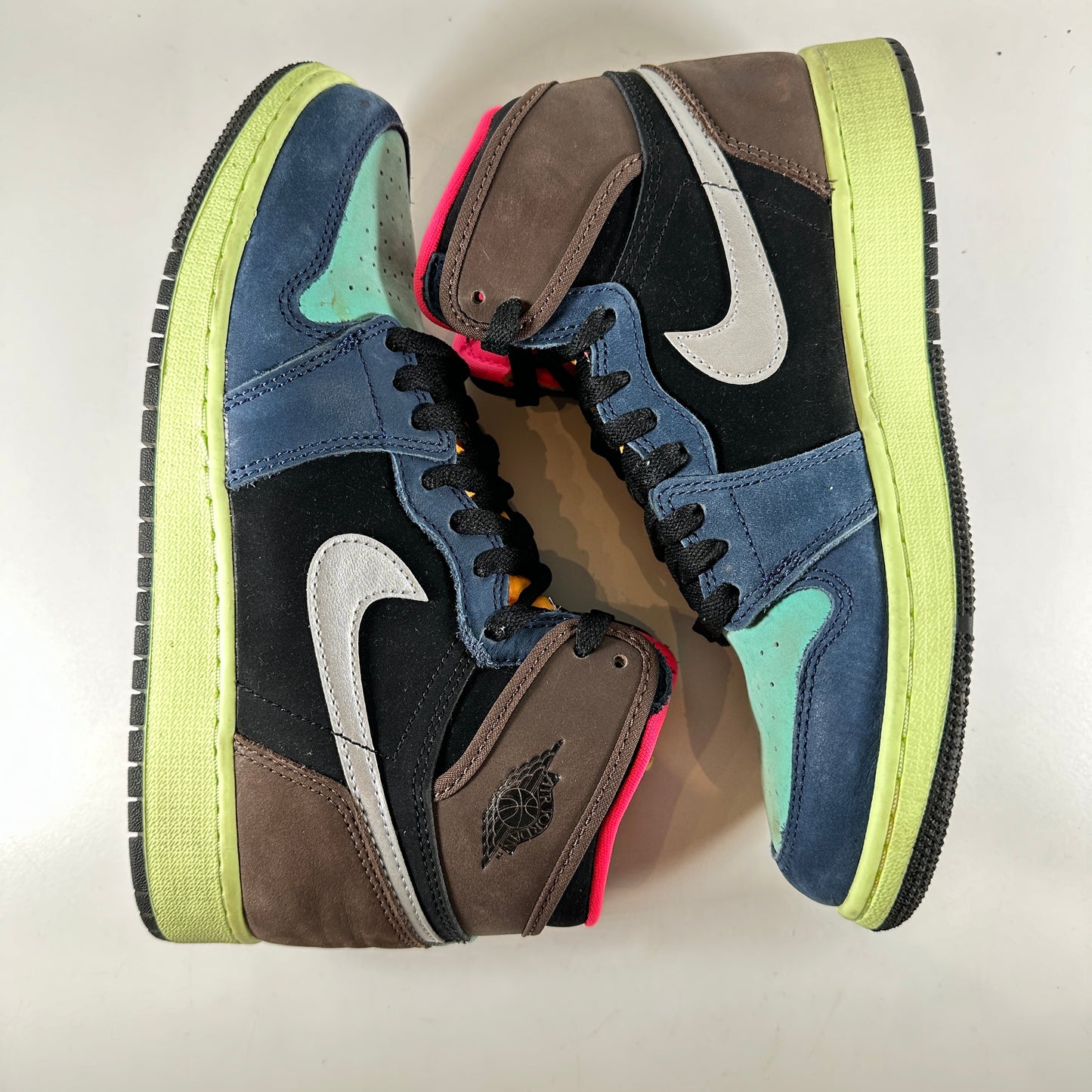 575441 201 Jordan 1 Retro High Tokyo Bio Hack (GS) [USED] - 6.5 Y (Used)