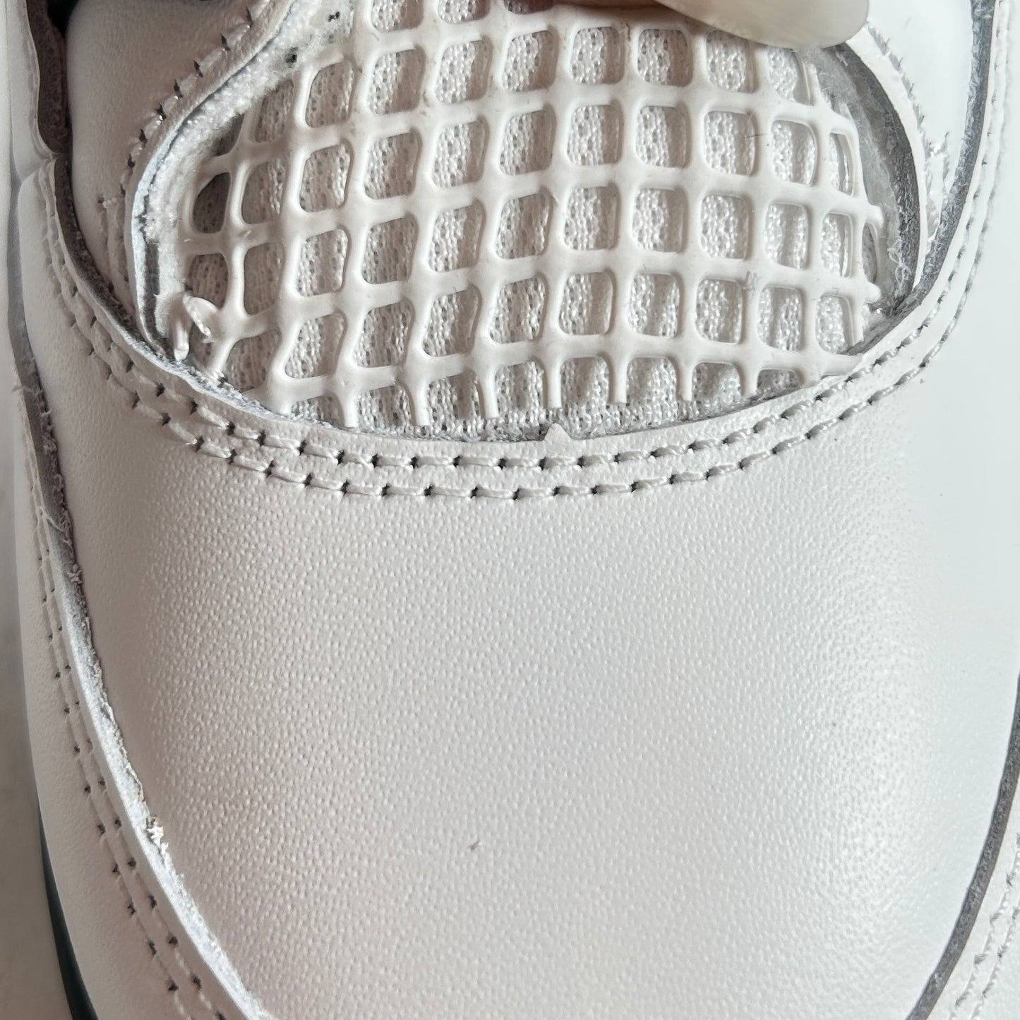 FV5029 100 Jordan 4 Retro White Cement (2025) [CONDITIONAL] - 8.5 M (Separation On Netting)