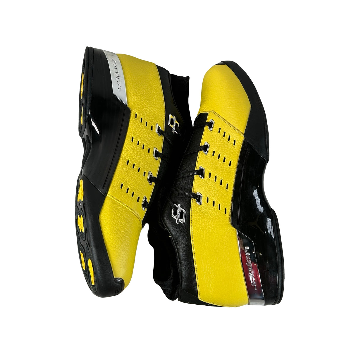 SP18 MNJDLS 546 Jordan 17 Retro Low SoleFly Alternate Lightning - 13 M (Promo sample) (Marks on heel)
