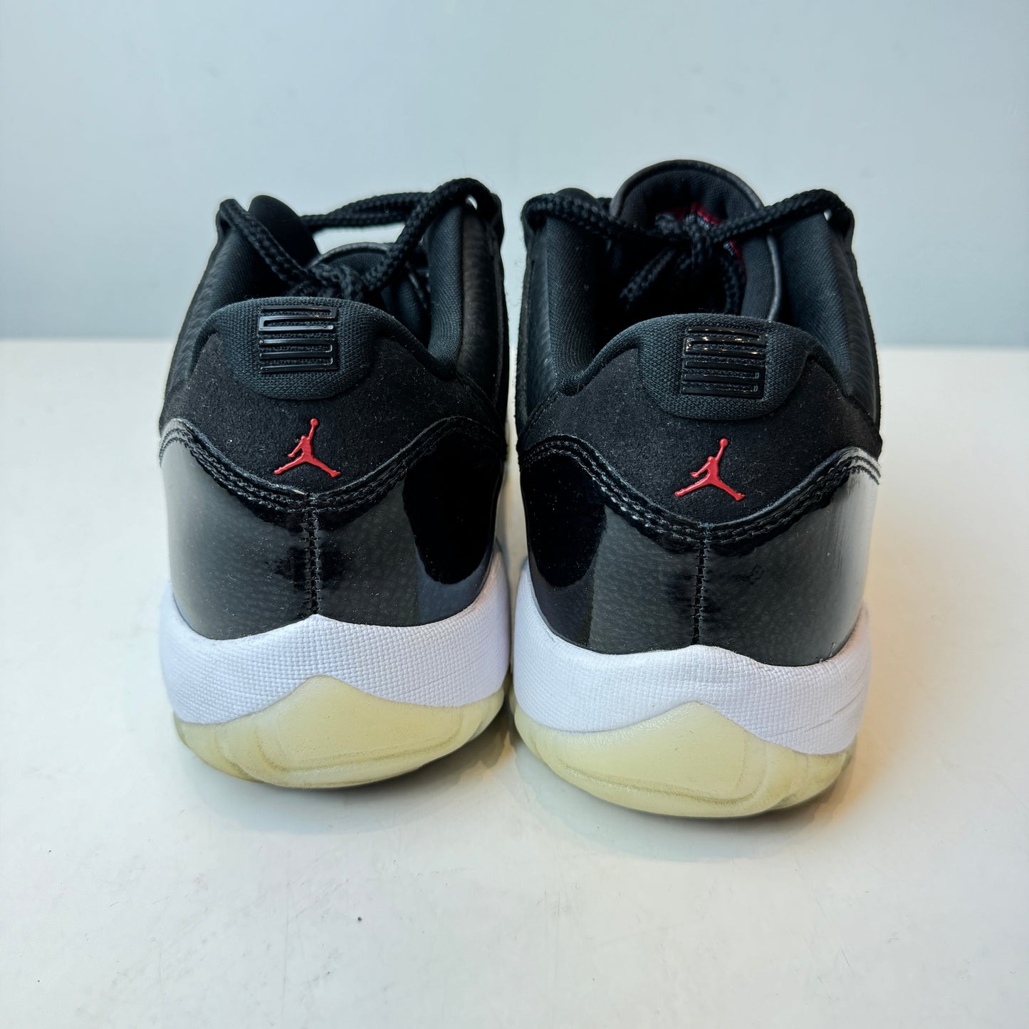 AV2187 001 Jordan 11 Retro Bajo 72-10
