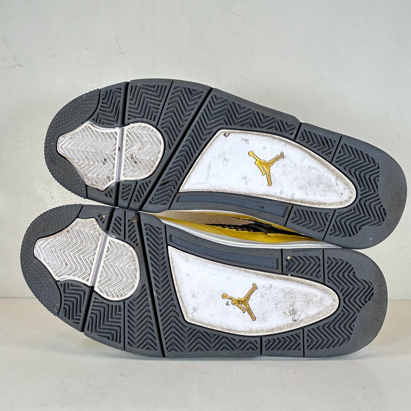 CT8527 700 Jordan 4 Retro Lightning (2021) [USED] - 11 M (Used)