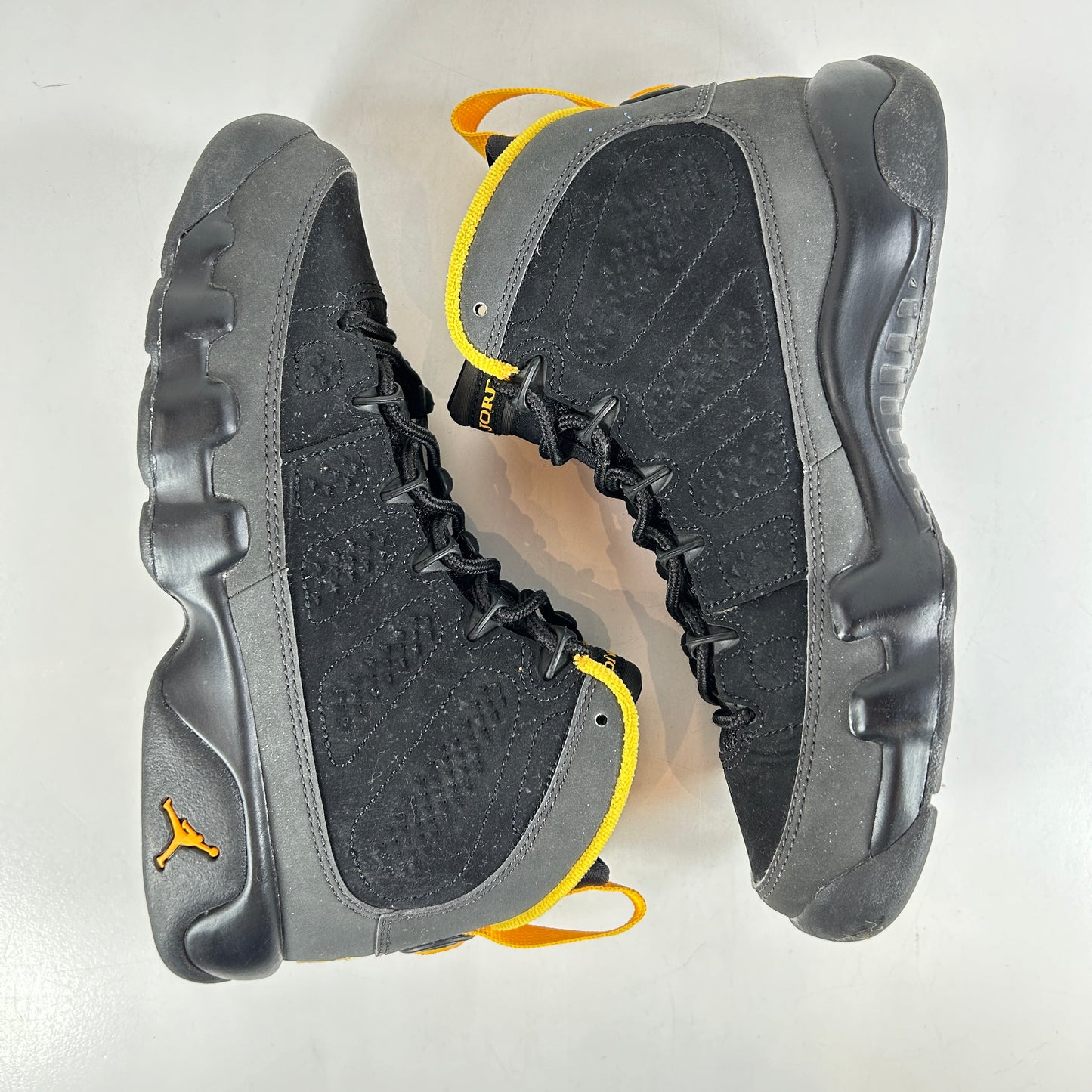 302359 070 Jordan 9 Retro Dark Charcoal University Gold (GS) [USED] - 4.5 Y (Used) (No Box)