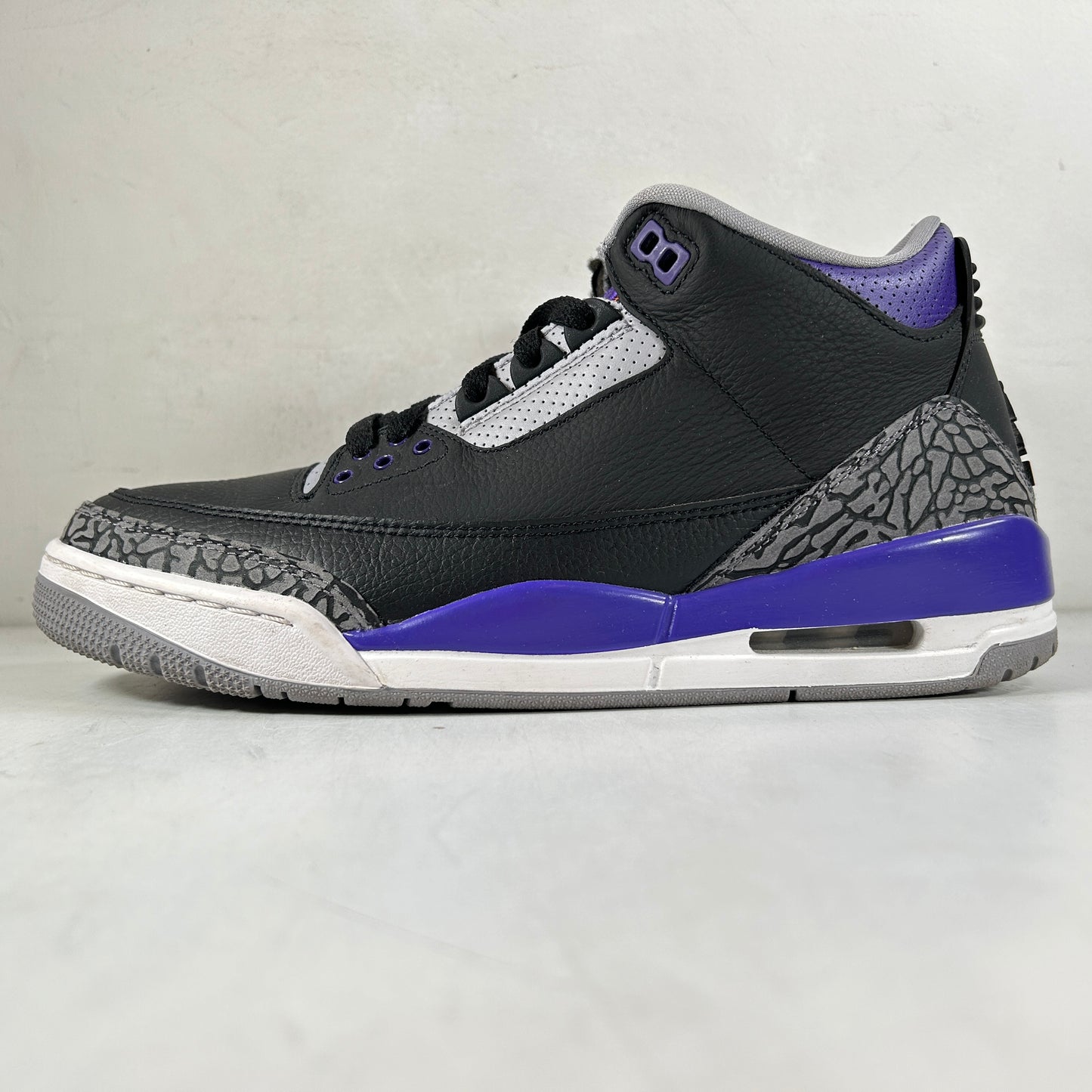 CT8532 050 Jordan 3 Retro Black Court Purple [USED] - 9 M (Used)