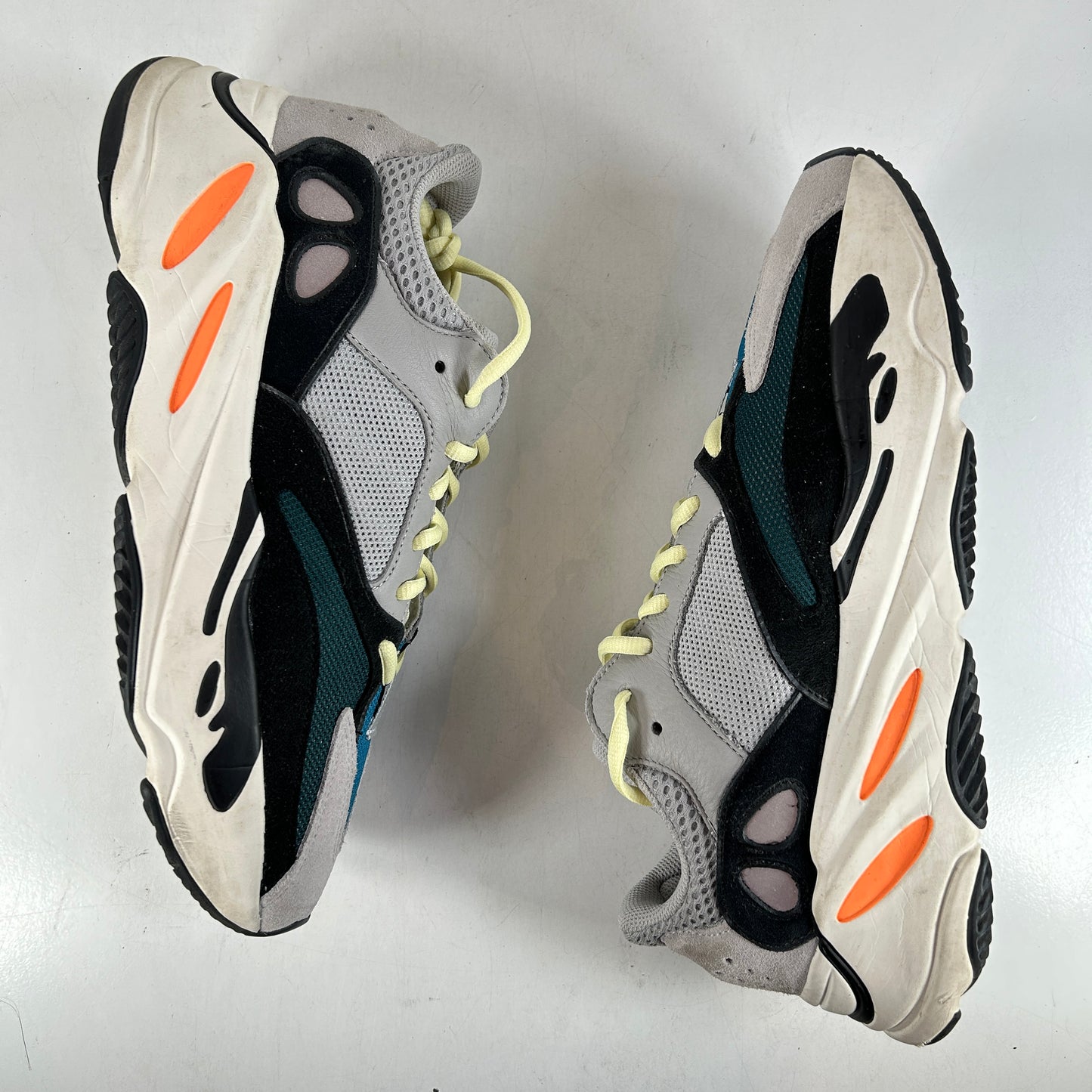 B75571 Yeezy 700 Wave Runner [USED] - 10 M (Used)