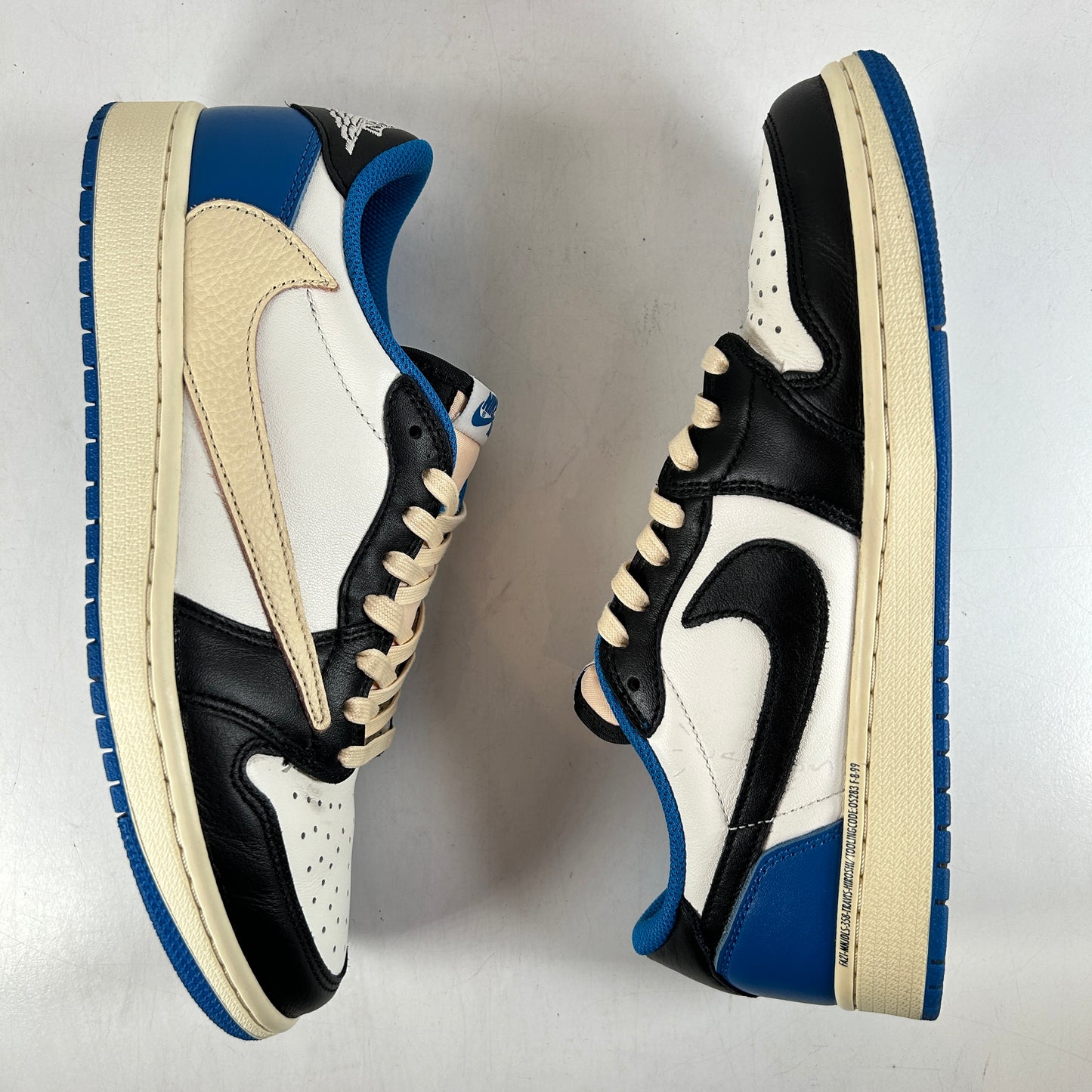 DM7866 140 Jordan 1 Retro Low OG SP Fragment x Travis Scott [USED] - 8.5 M (Used)