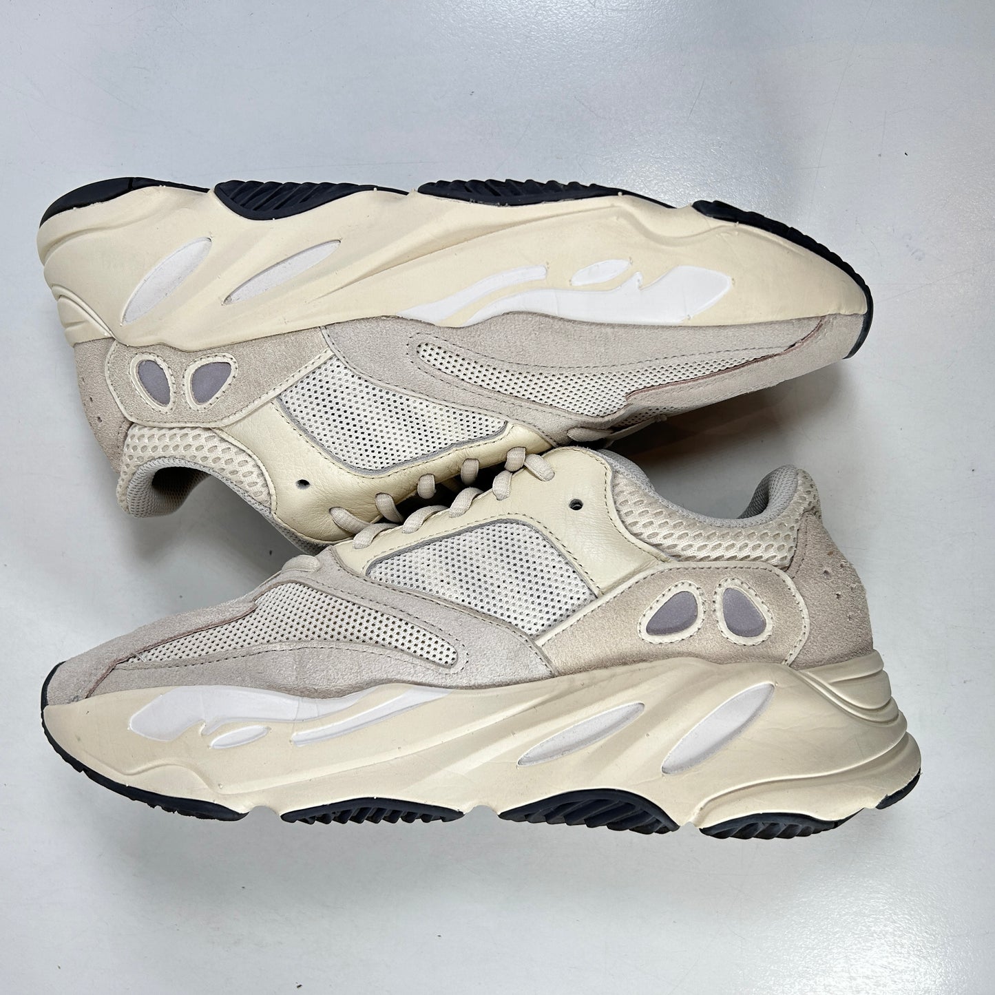 EG7596 adidas Yeezy Boost 700 Analog [USED] - 9 M (Used)