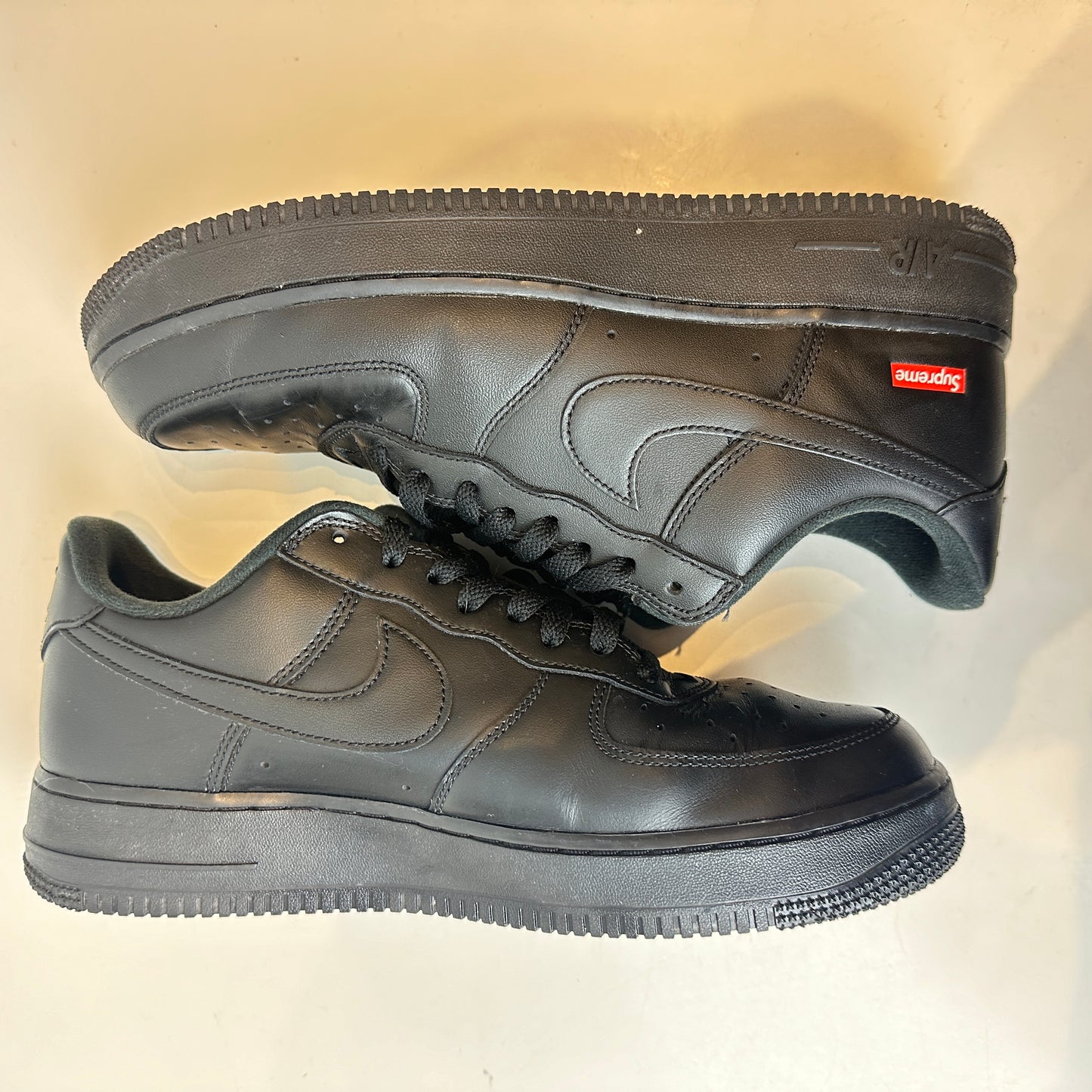 CU9225 001 Air Force 1 Low Supreme Black [USED] - 10 M (Used)