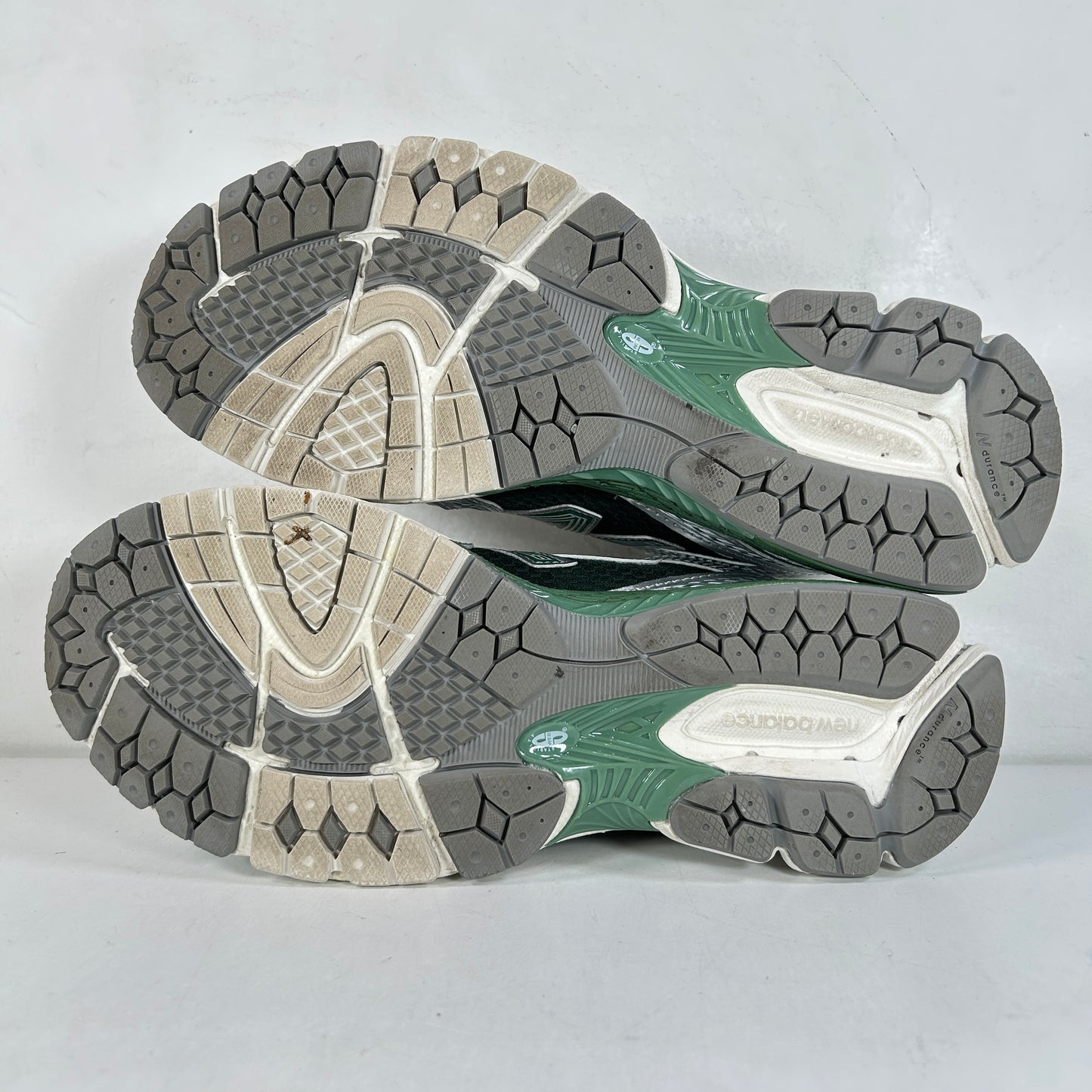 ML860GP2 New Balance 860 V2 Mallard Green [USED] - 9 M (VNDS)