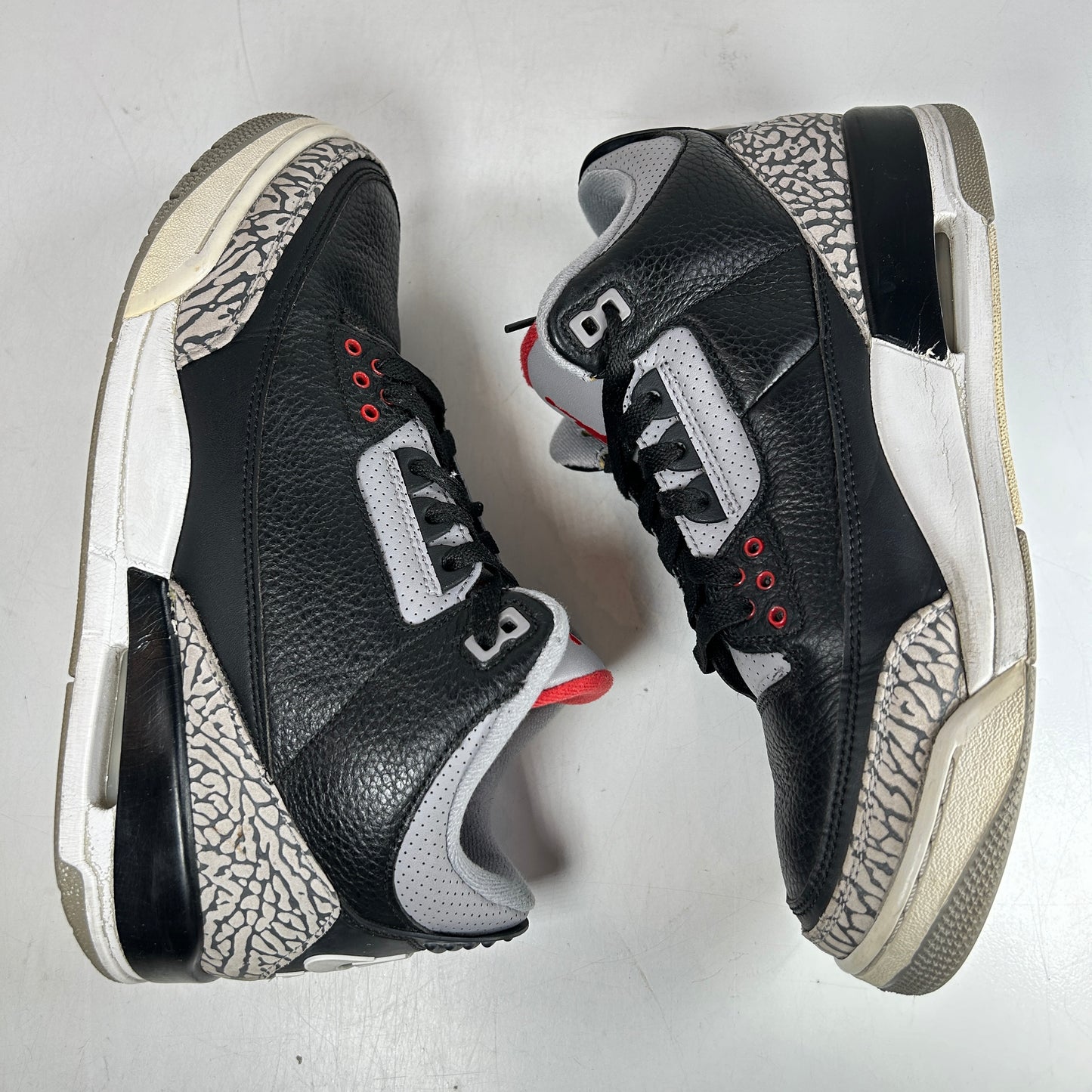 854262 001 Jordan 3 Black Cement 2018 [USED] - 9.5 M (Used3)