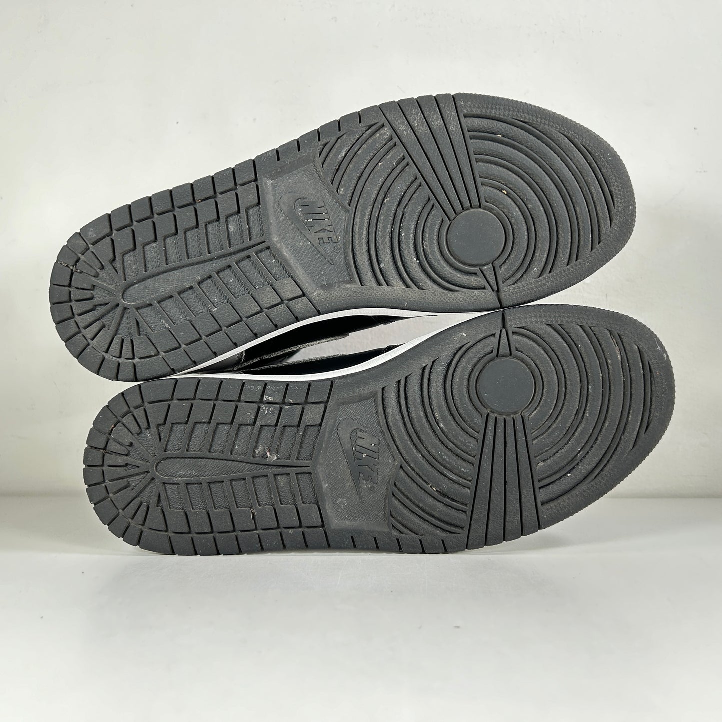 555088 013 Jordan 1 Shadow (2018) [USED] - 8.5 M (Used2)