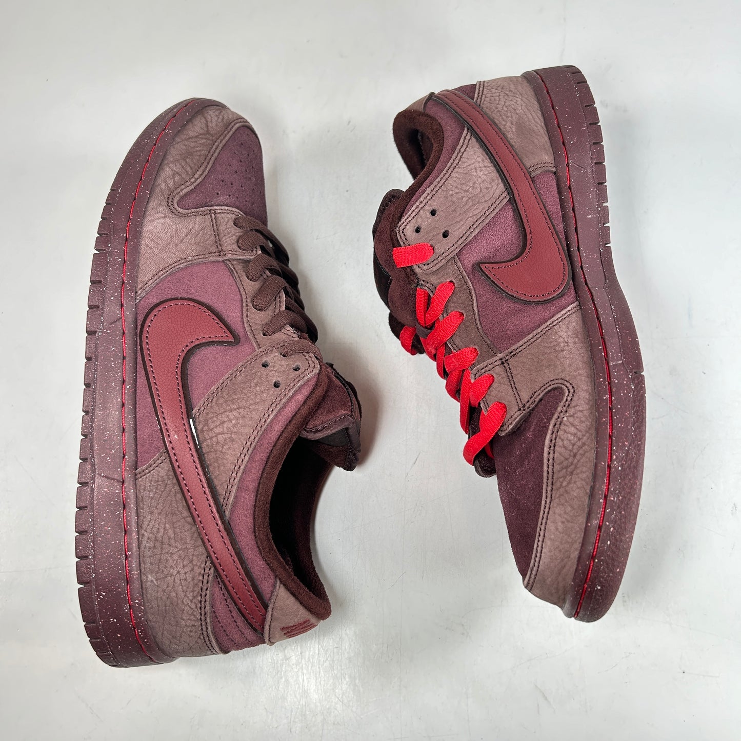 FN0619 600 Nike SB Dunk Low “City of Love” [USED] - 10.5 M (Used)