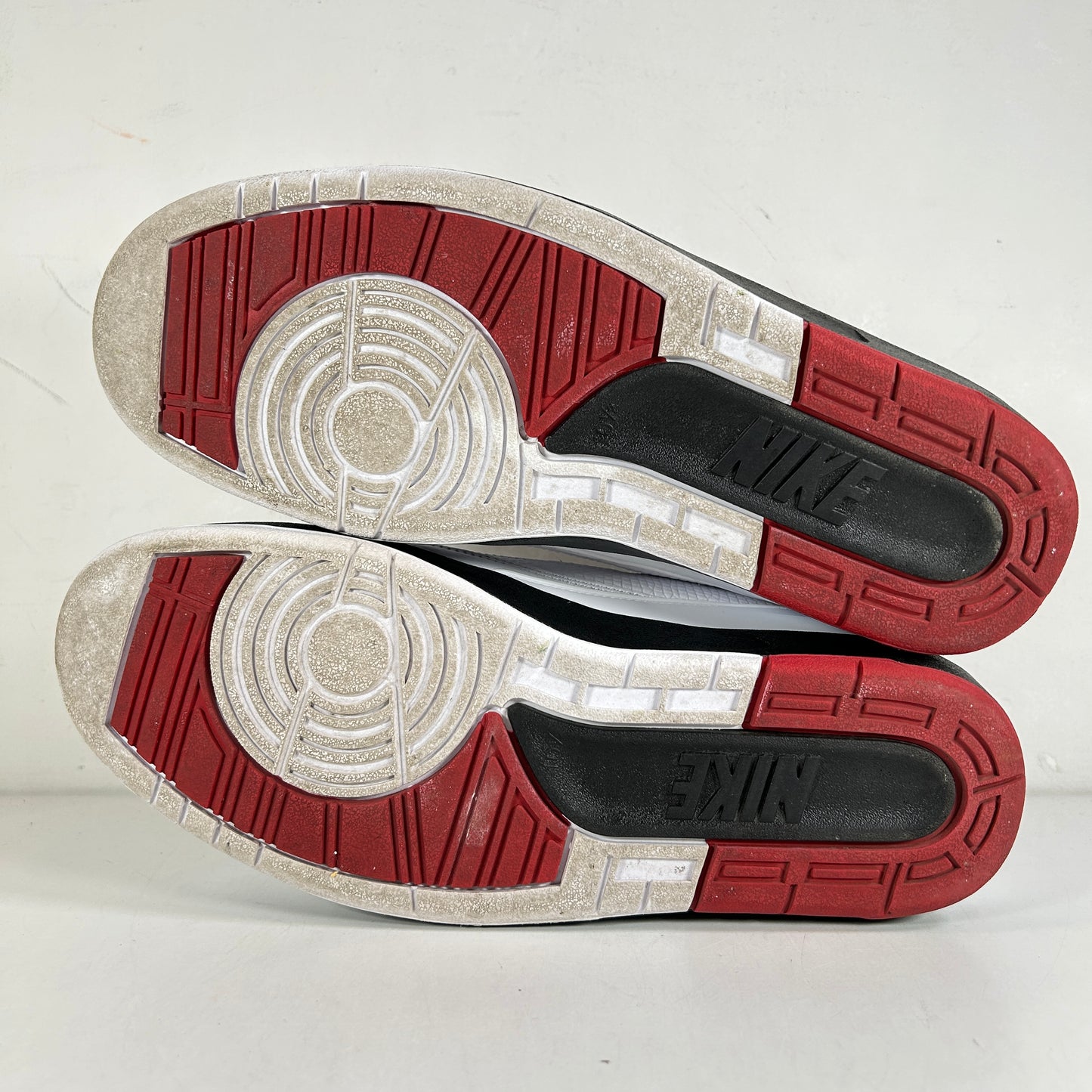 DX2454 106 Jordan 2 Retro OG Chicago (2022) [USED] - 10.5 M (Used2)