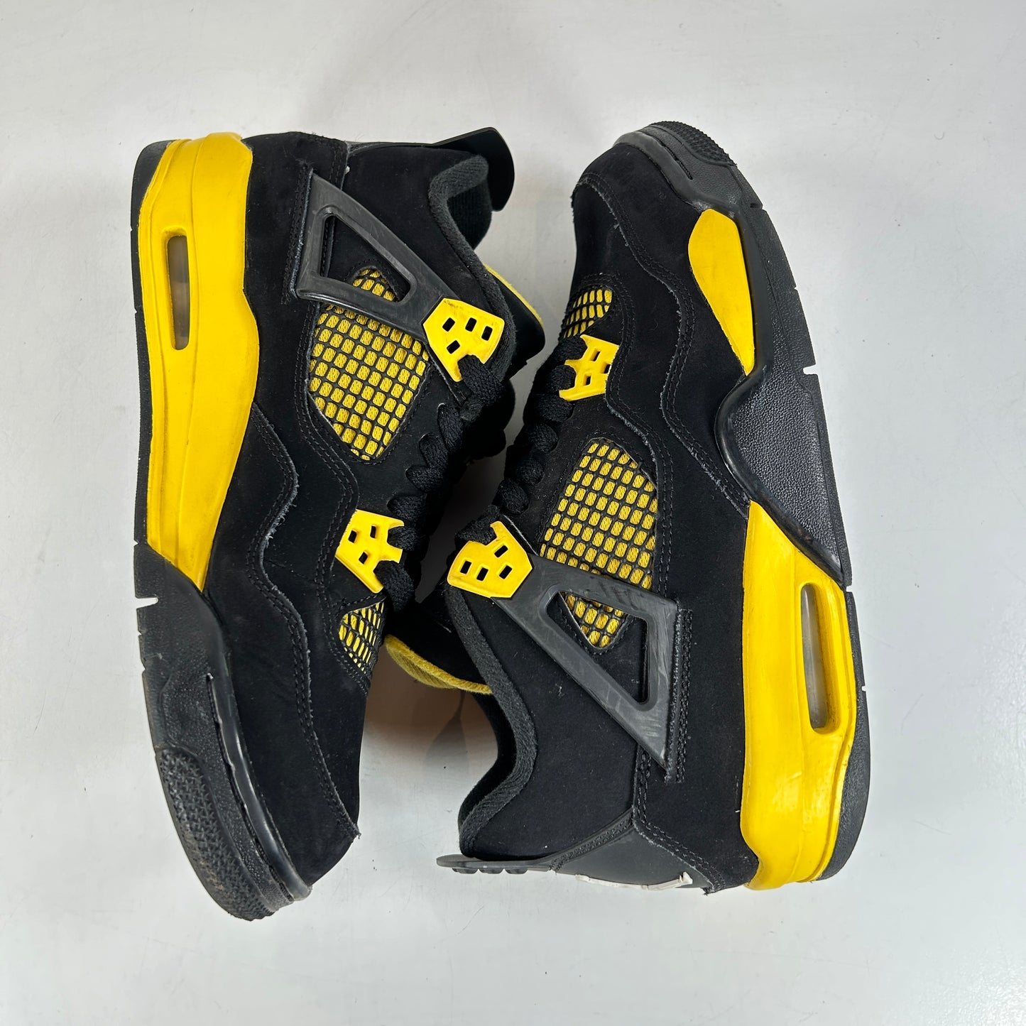 408452 017 Jordan 4 Retro Thunder (2023) (GS) - 7 Y (Used) (No Box2)