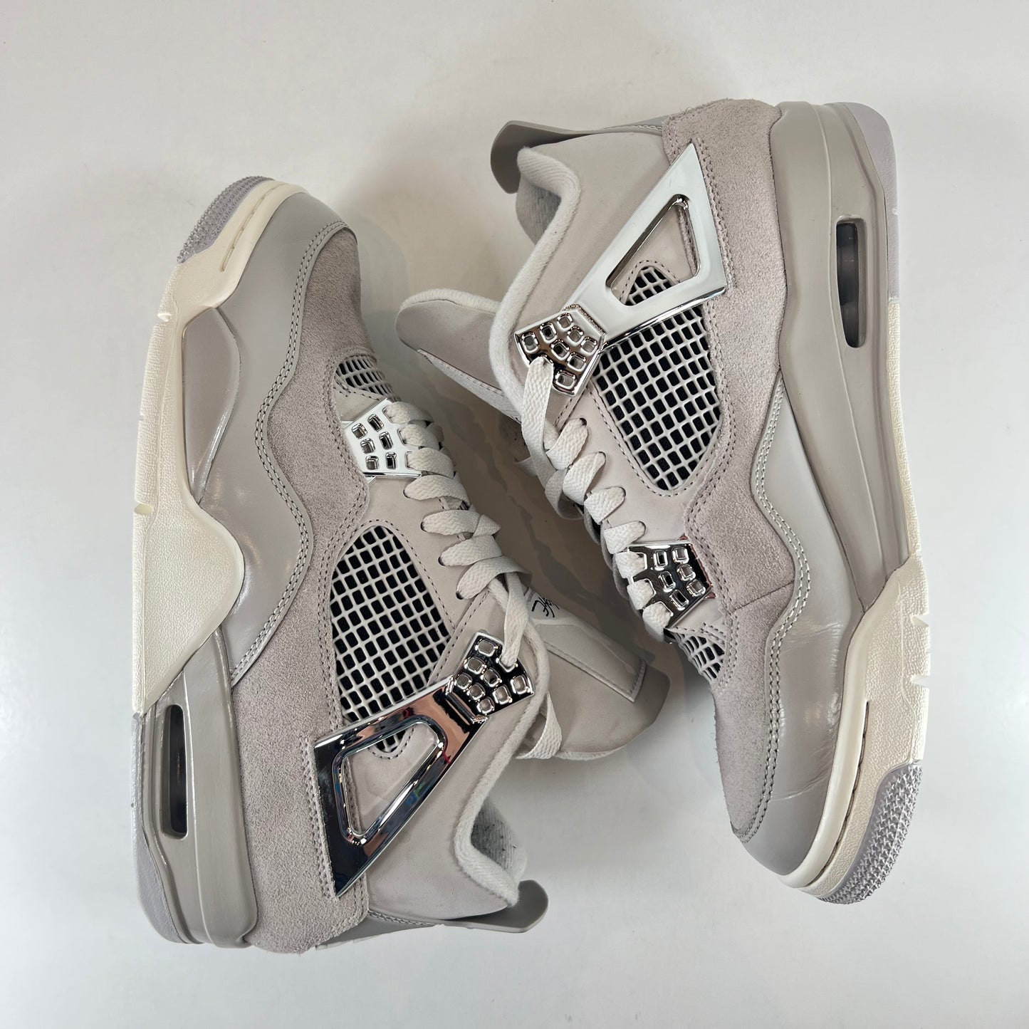 AQ9129 001 Jordan 4 Retro Momentos congelados