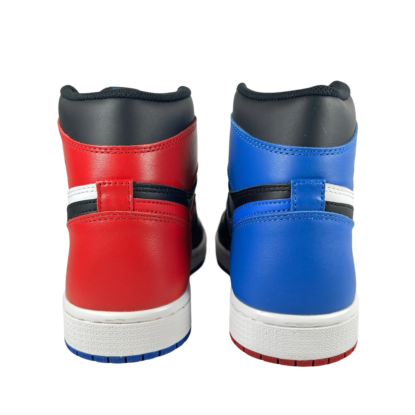 555088 026 Jordan 1 Retro Top 3 [CONDITIONAL] - 9 M (Red die factory defect)