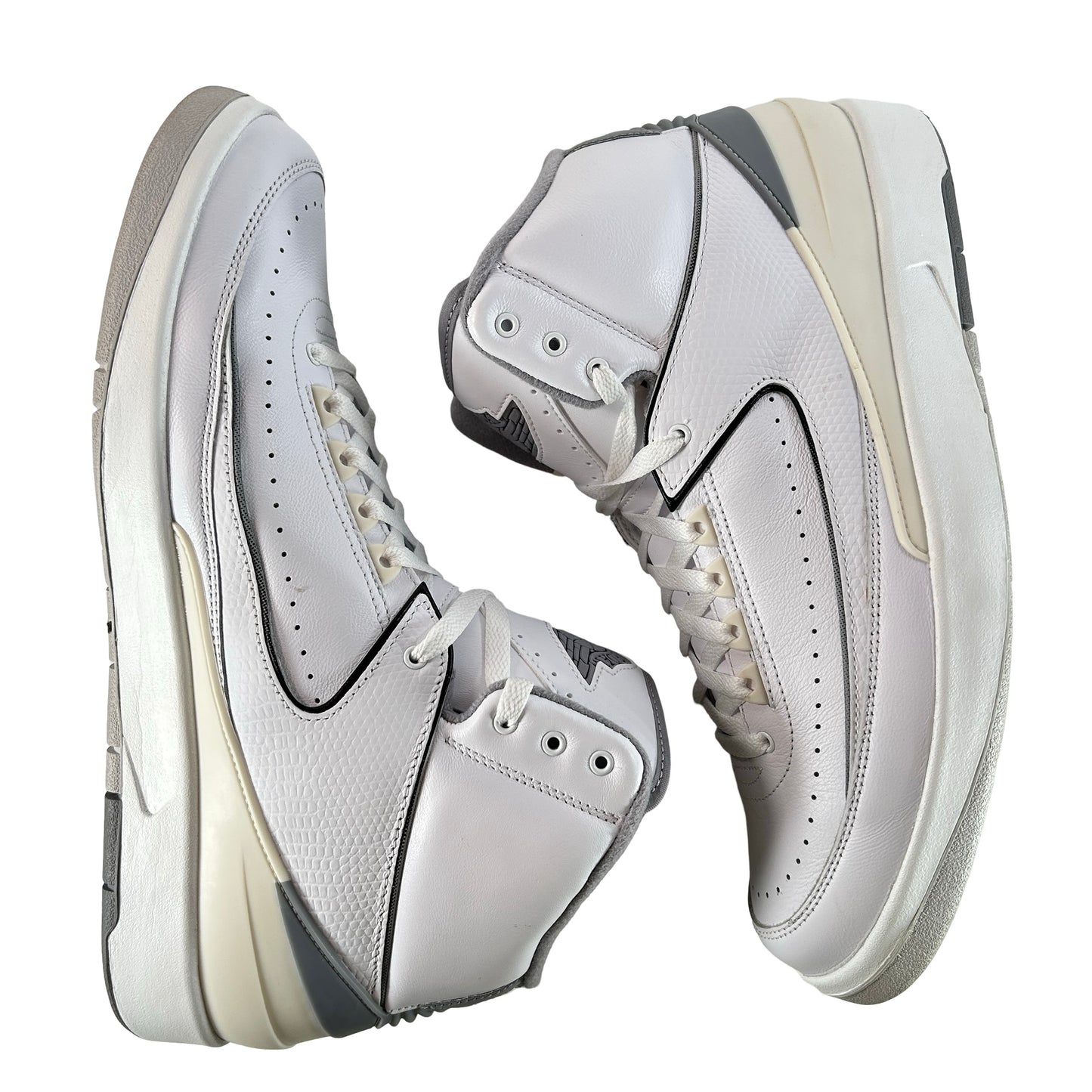 DR8884 100 Jordan 2 Retro Cement Grey [USED] - 13 M (Used)