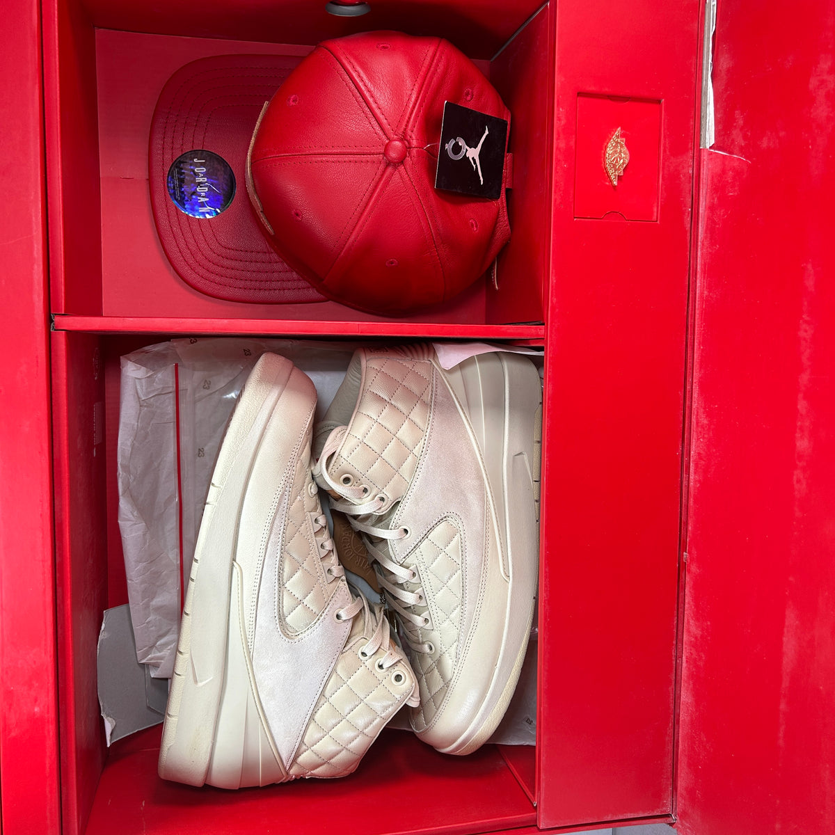 834825 250 Jordan 2 Retro Just Don Beach w/ Hat and Pin - 11.5 M (Yellowing)