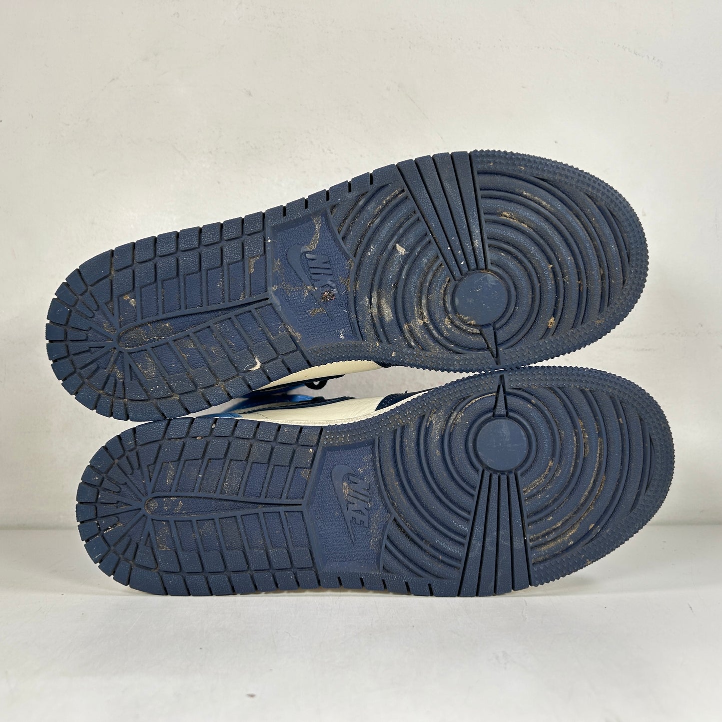 575441 140 Jordan 1 Retro High Obsidian (GS) [USED] - 6 Y (Used)