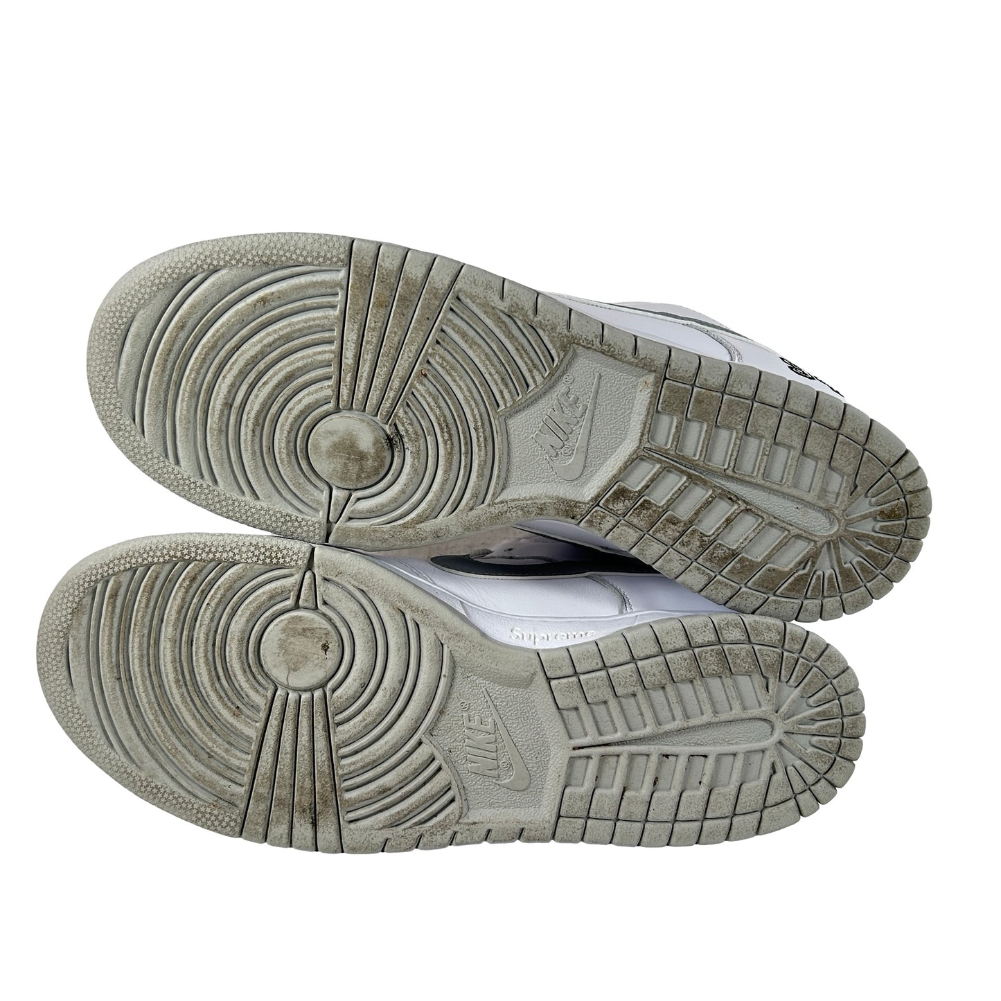 HQ8487 100 Nike SB Dunk Low Supreme 94 White Metallic Silver [USED] - 9.5 M (Used)