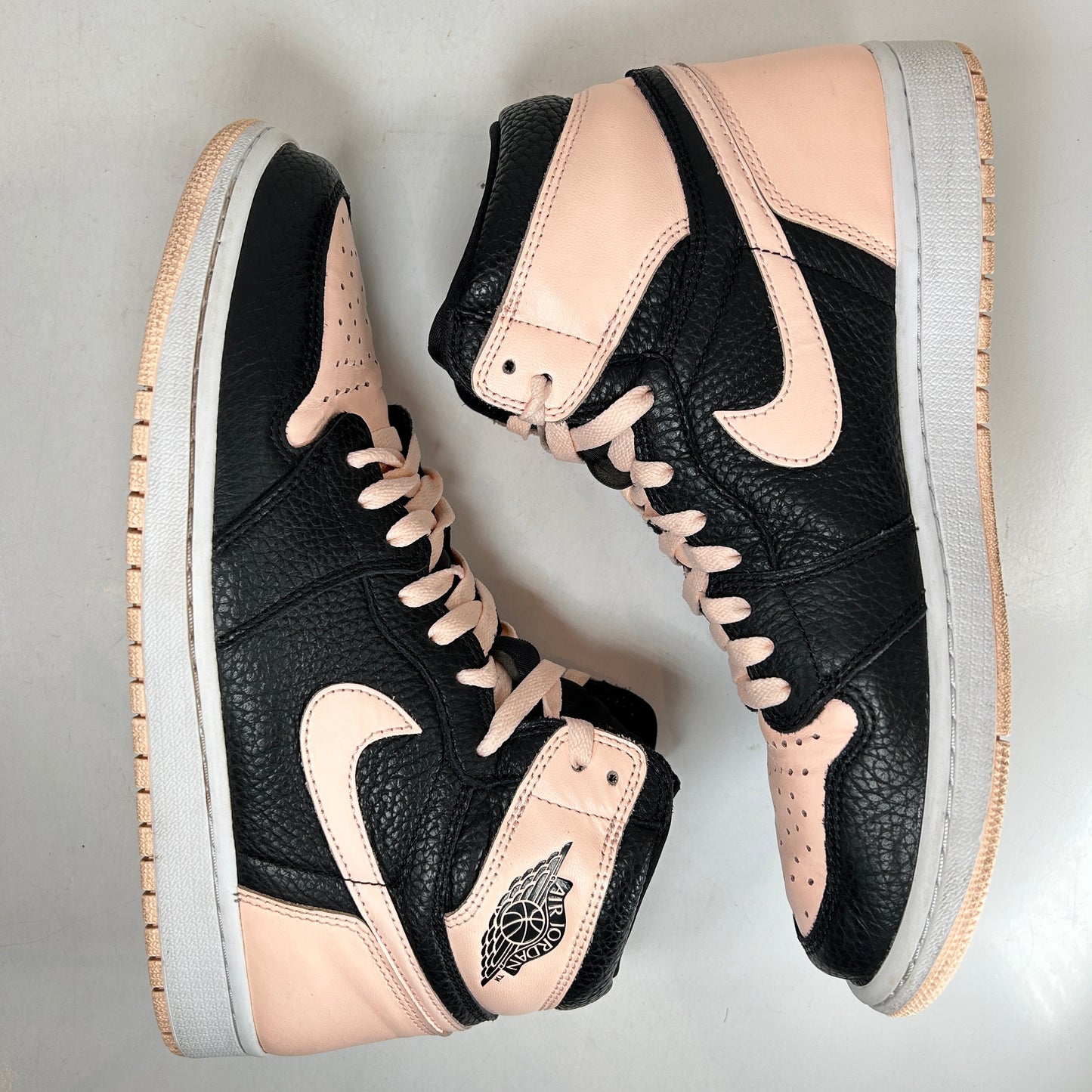 555088 081 Jordan 1 Tinte carmesí