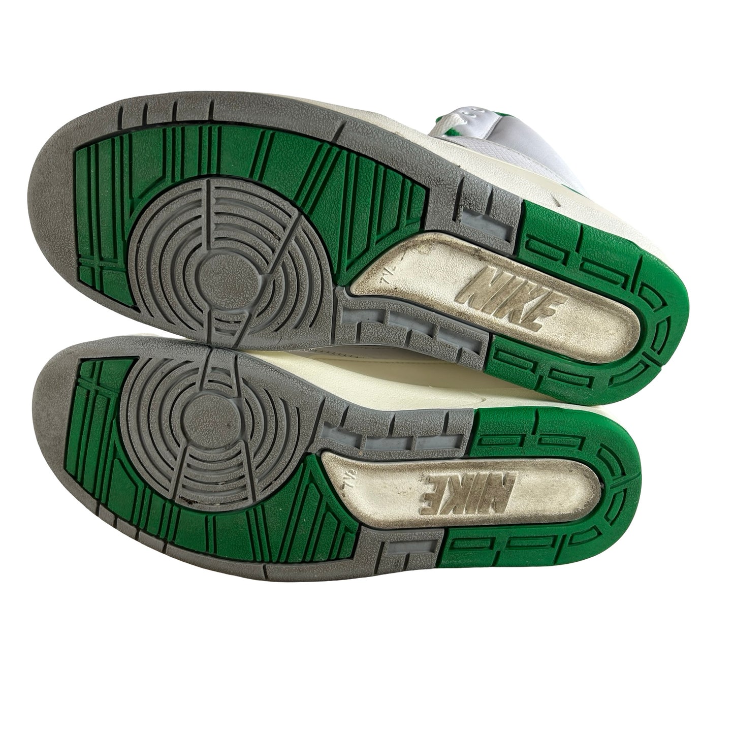 DR8884 103 Jordan 2 Retro Lucky Green - 7.5 M (Used)
