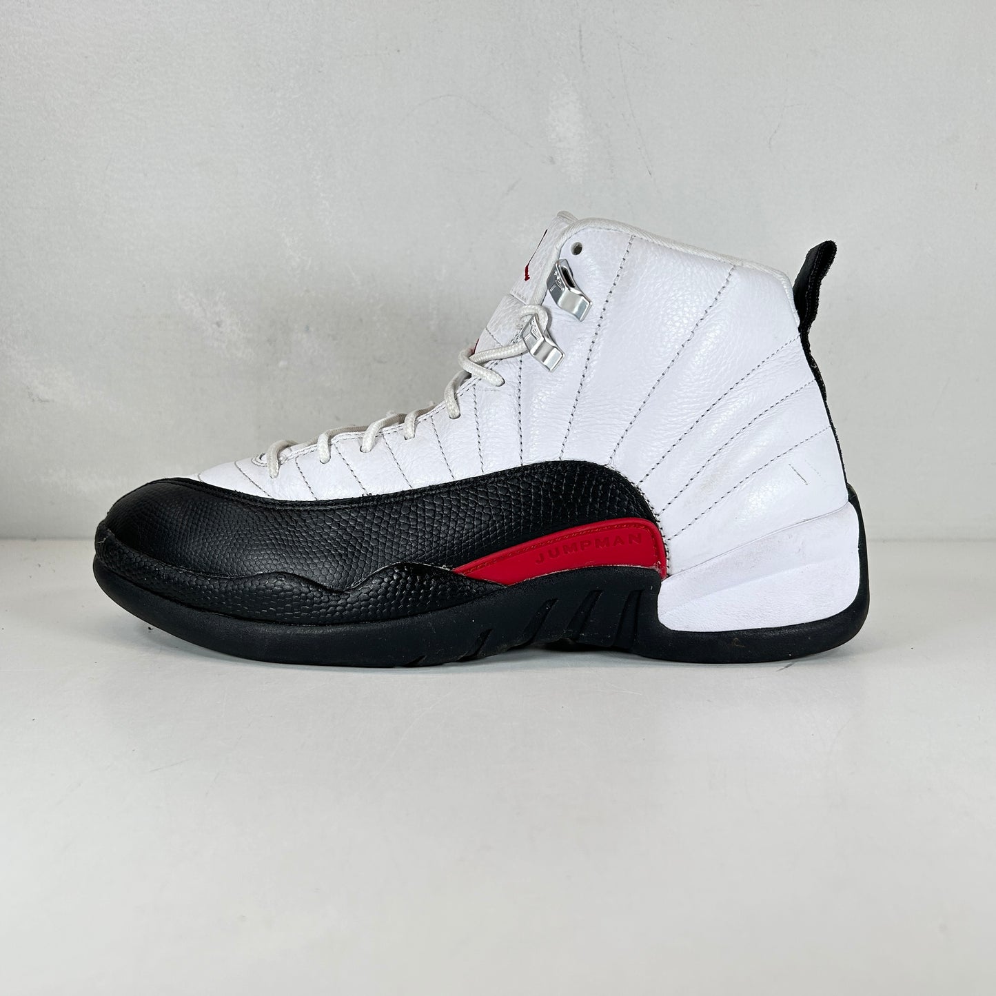 CT8013 162 Air Jordan 12 Red Taxi [USED] - 9.5 M (Used2)