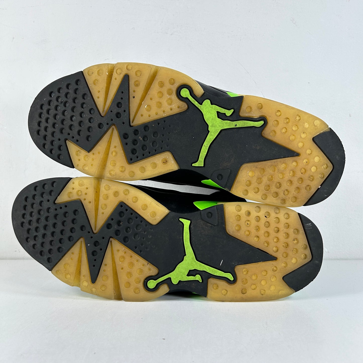 CT8529 003 Jordan 6 Retro Electric Green [USED] - 11 M (Used) (No Box)