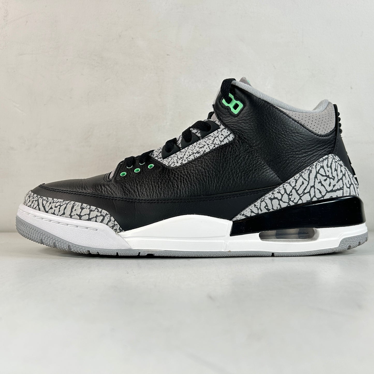 CT8532 031 Jordan 3 Retro Green Glow [USED] - 13 M (Used)