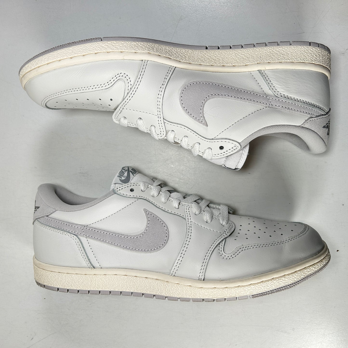 FB9933 100 Jordan 1 Bajo 85 Gris neutro