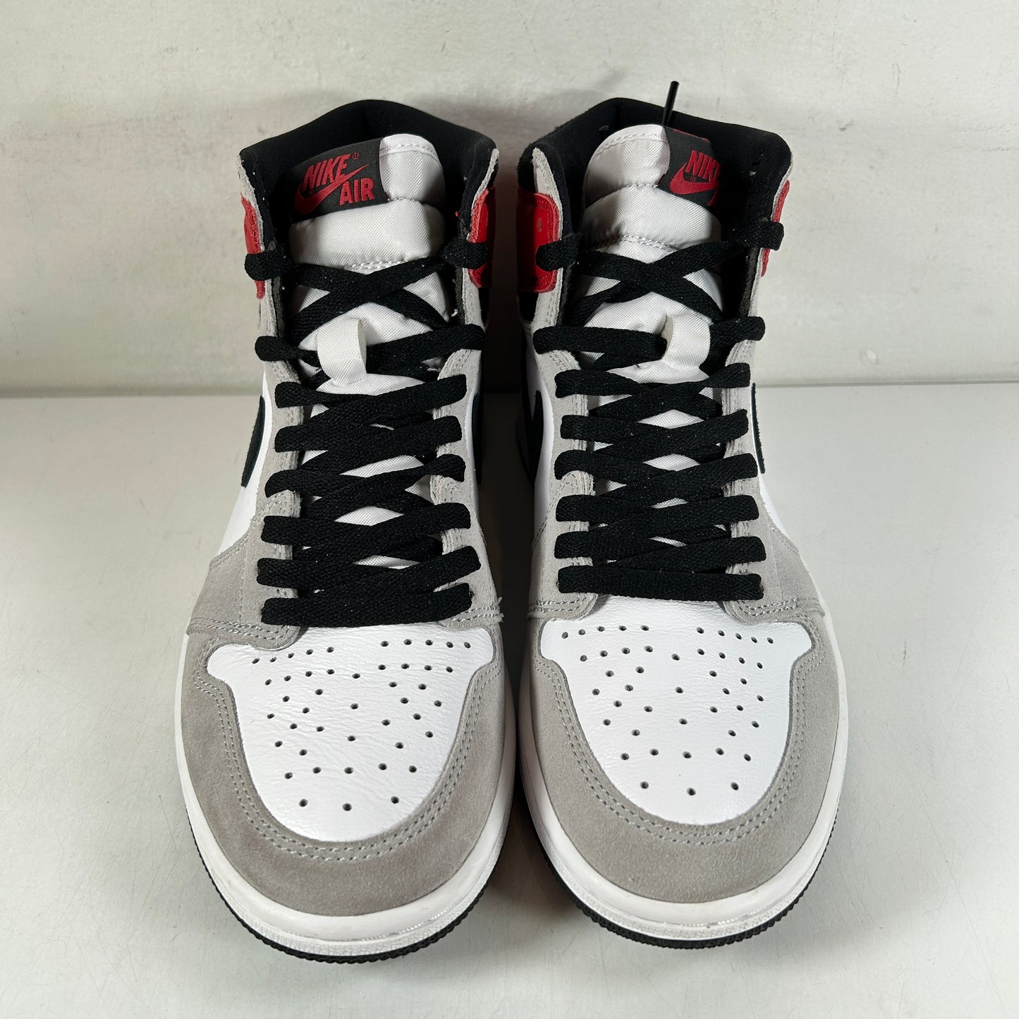 555088 126 Jordan 1 Retro High Smoke Grey [USED] - 9 M (Used)