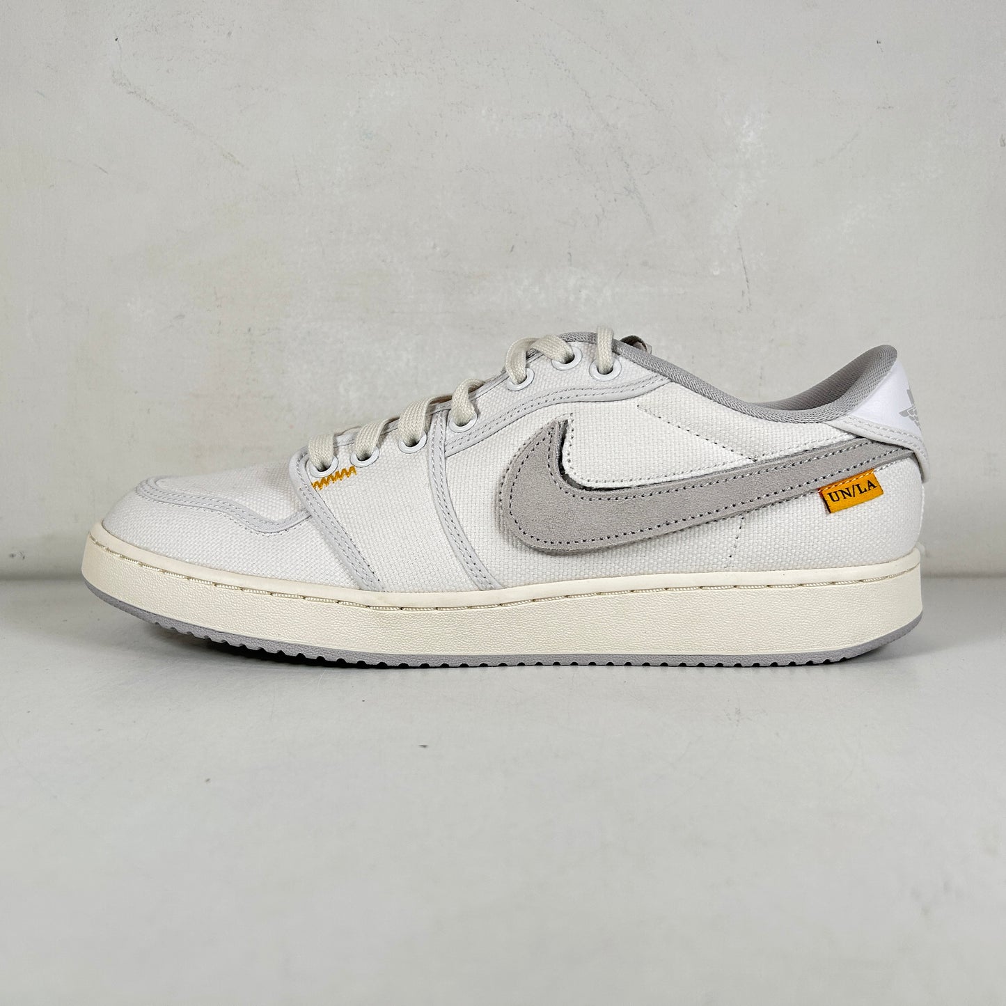 DO8912 101 Jordan 1 Retro AJKO Low SP Unión Lona Blanca