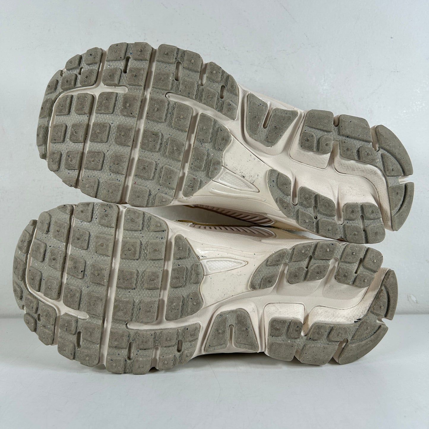 HF6998 101 Nike Zoom Vomero 5 Pale Ivory (GS) [USED] - 5.5 Y (Used)