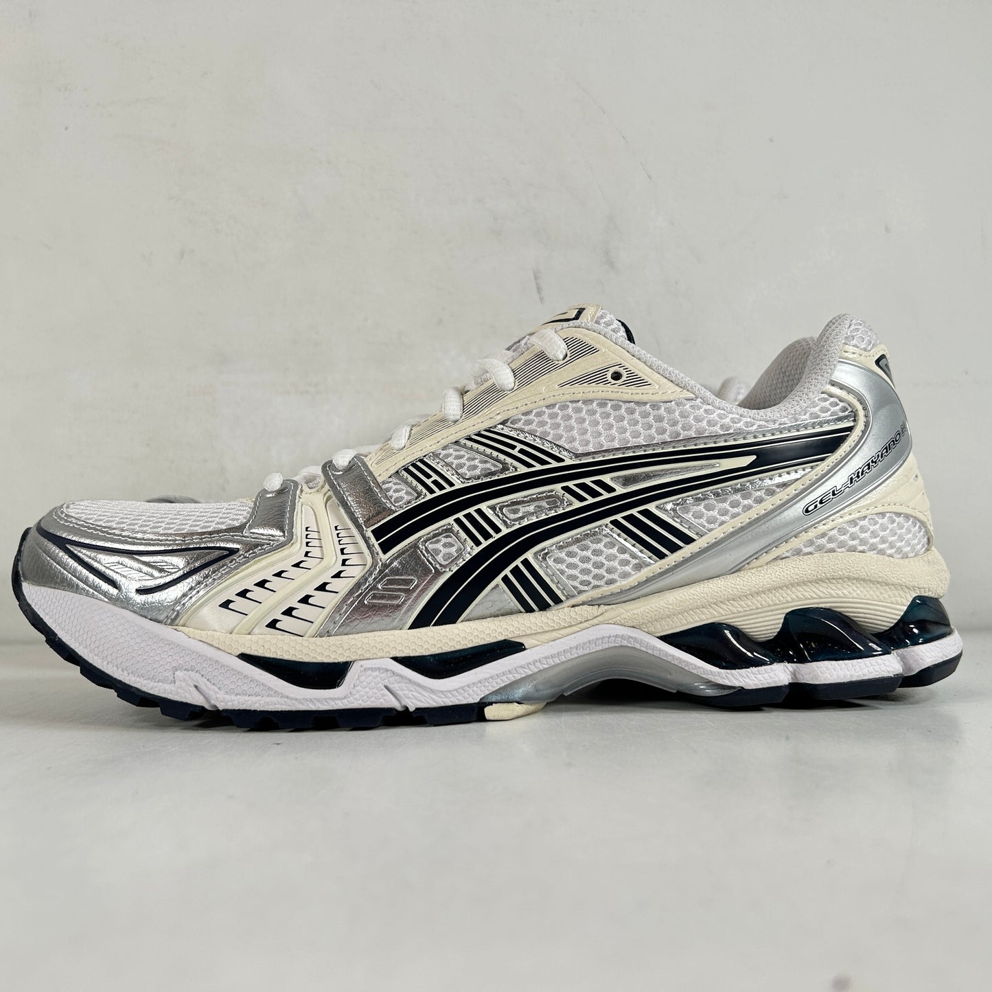 1202A056 109 ASICS Gel-Kayano 14 Blanco Medianoche (Mujeres)