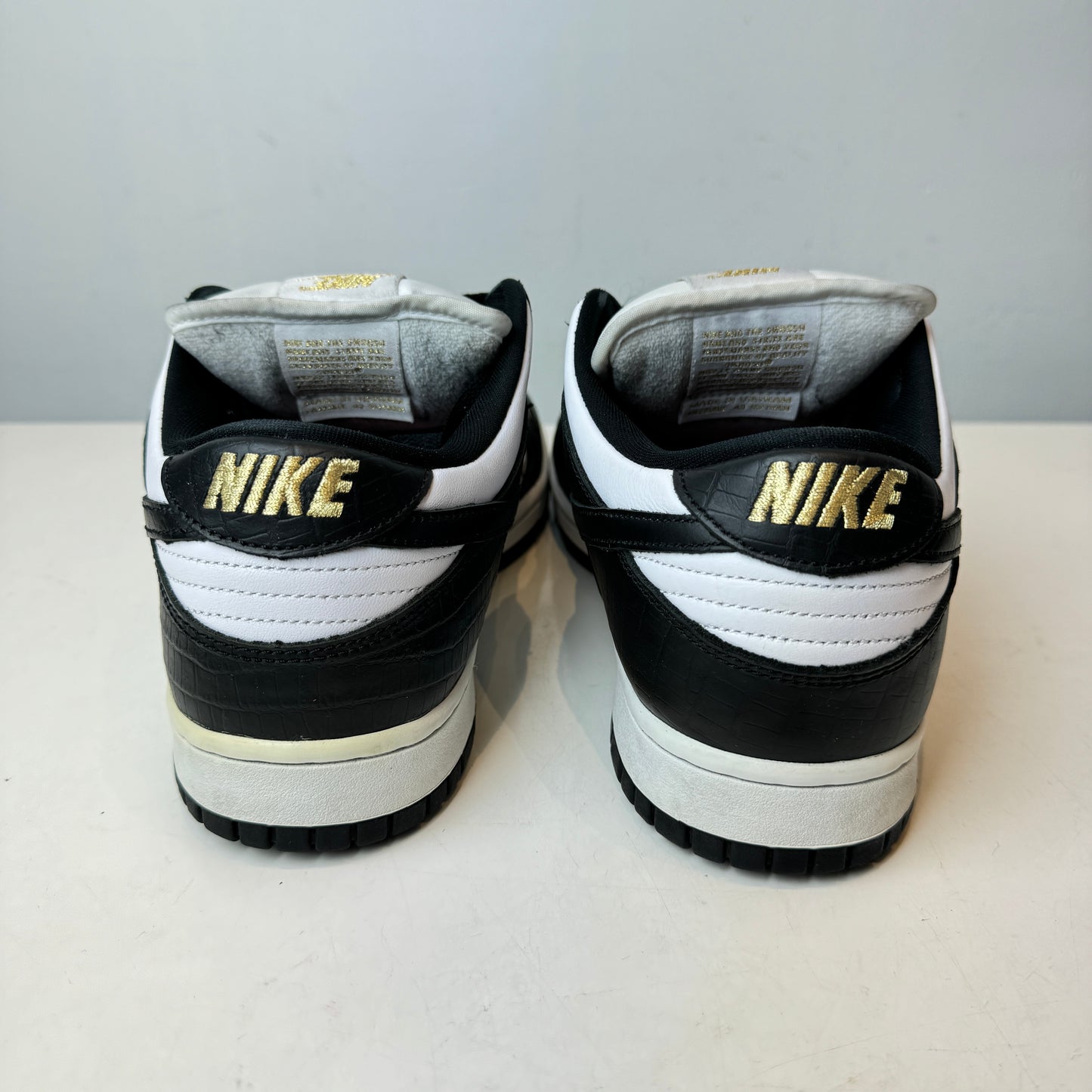 DH3228 102 Dunk SB Low Supreme Black [USED] - 10.5 M (Used)