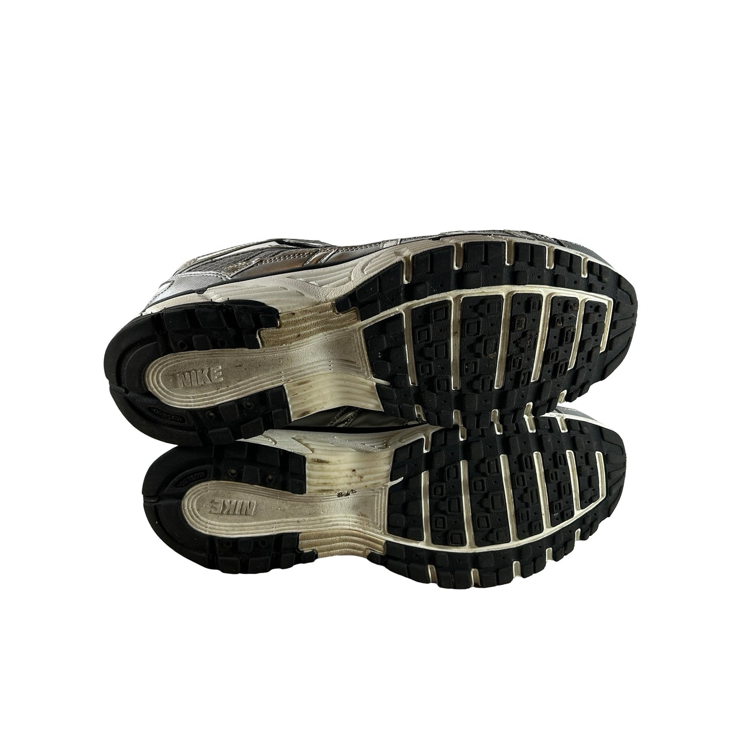 CN0149 001 Nike P-6000 Metallic Silver [USED] - 8.5 M (Used)