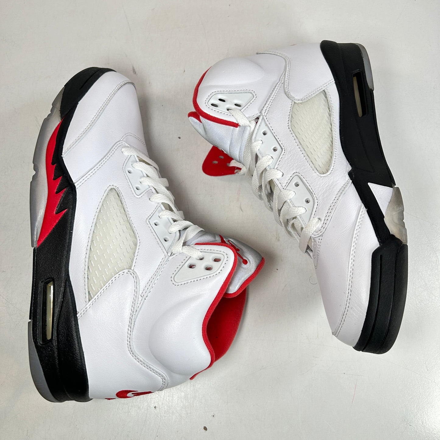 DA1911 102 Jordan 5 Fire Red [USED] - 10.5 M (Used)